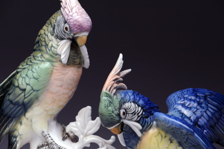Figurine d'oiseau cacatoès perroquet en porcelaine allemande Karl Ens sur  1stDibs