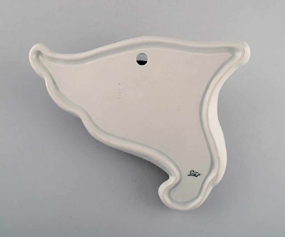 Karl Ens, Germany, Antique Art Nouveau Flower Pot for Wall Hanging with Lizard In Excellent Condition In København, Copenhagen