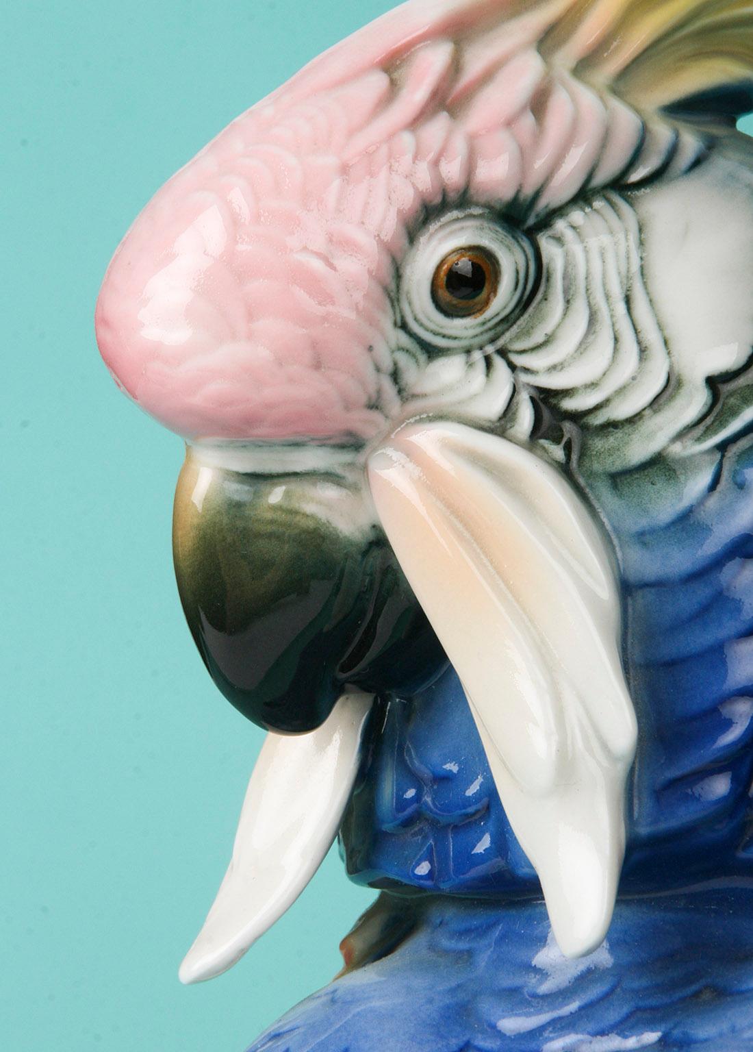Karl Ens Porcelain Statue of a Parrot, Early 19th Century In Excellent Condition In Casteren, Noord-Brabant