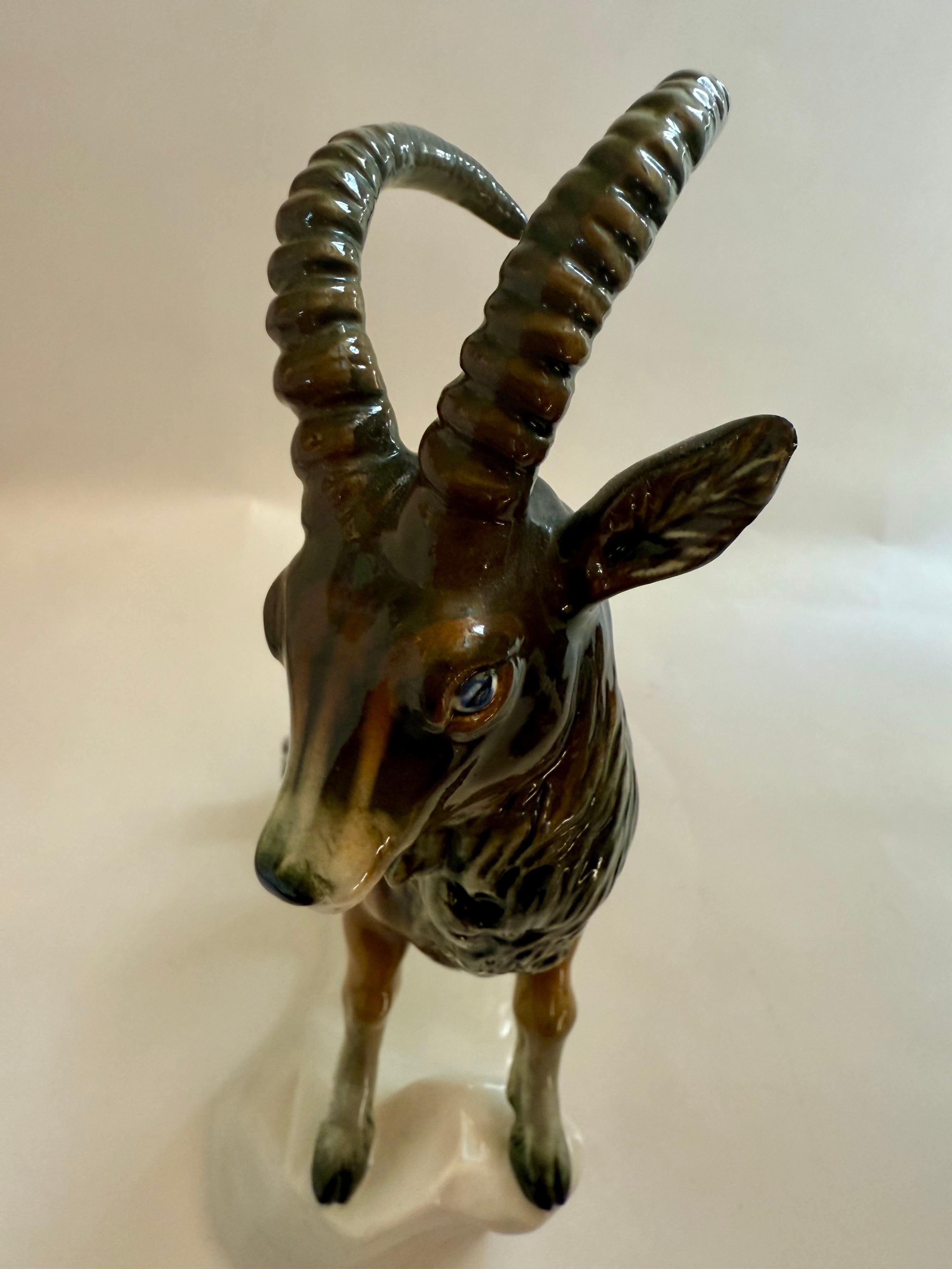 Allemand Rare figure d'Ibex en porcelaine de Karl Ens  début du 20e siècle en vente