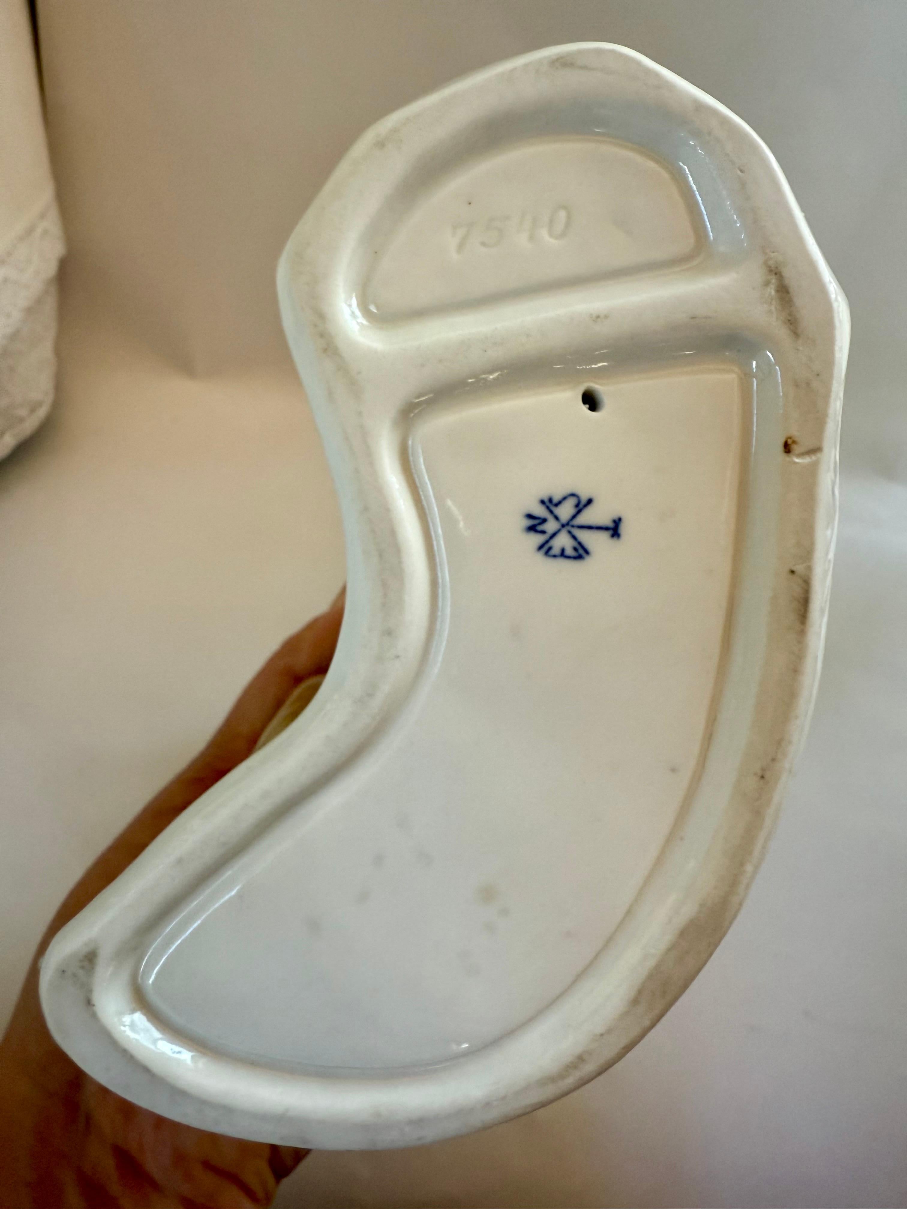Rare figure d'Ibex en porcelaine de Karl Ens  début du 20e siècle en vente 1