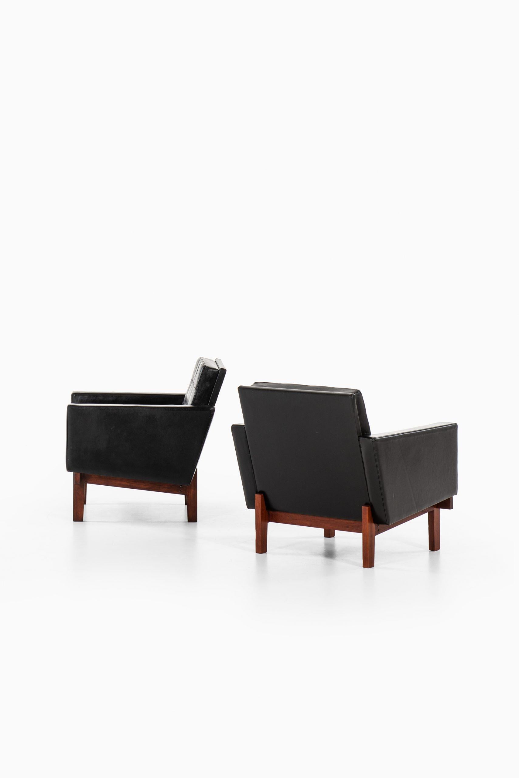 Karl-Erik Ekselius Easy Chairs, hergestellt von JOC in Schweden (Mitte des 20. Jahrhunderts) im Angebot
