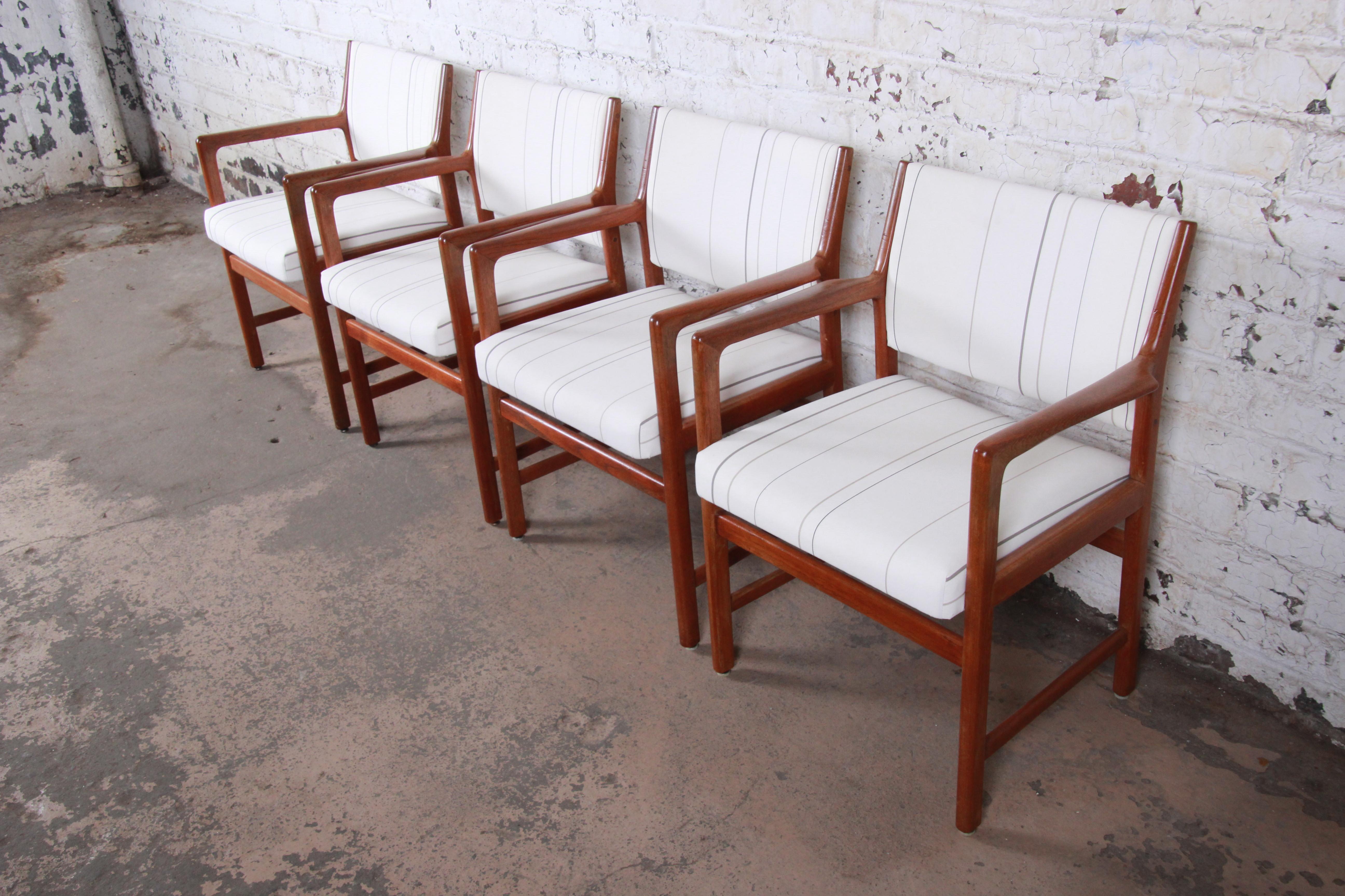 Karl Erik Ekselius for J.O. Carlsson Swedish Modern Teak Armchairs, Set of Four In Good Condition In South Bend, IN