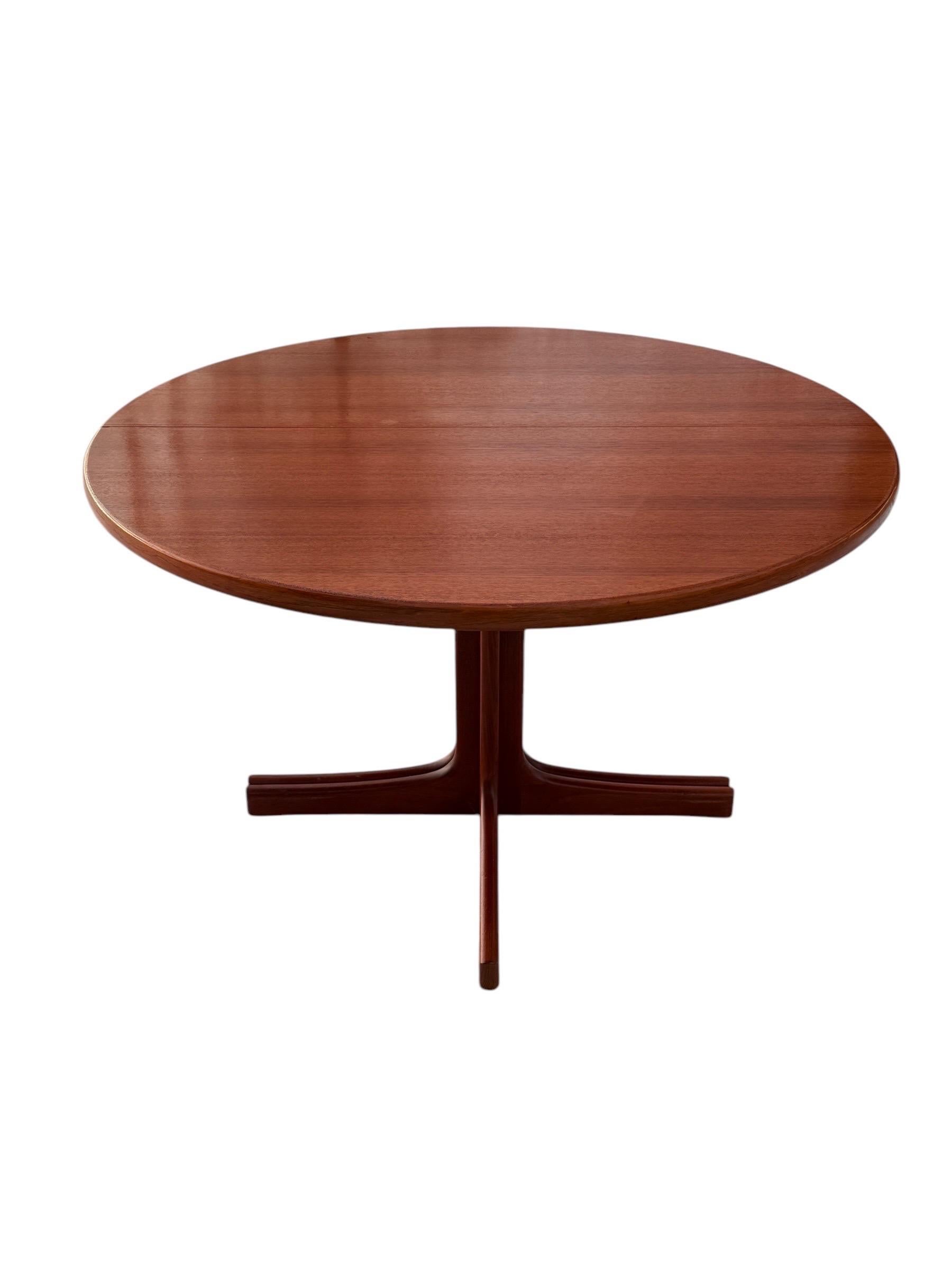 Karl-Erik Ekselius for JOC Møbler Round to Oval Teak Dining Table 8