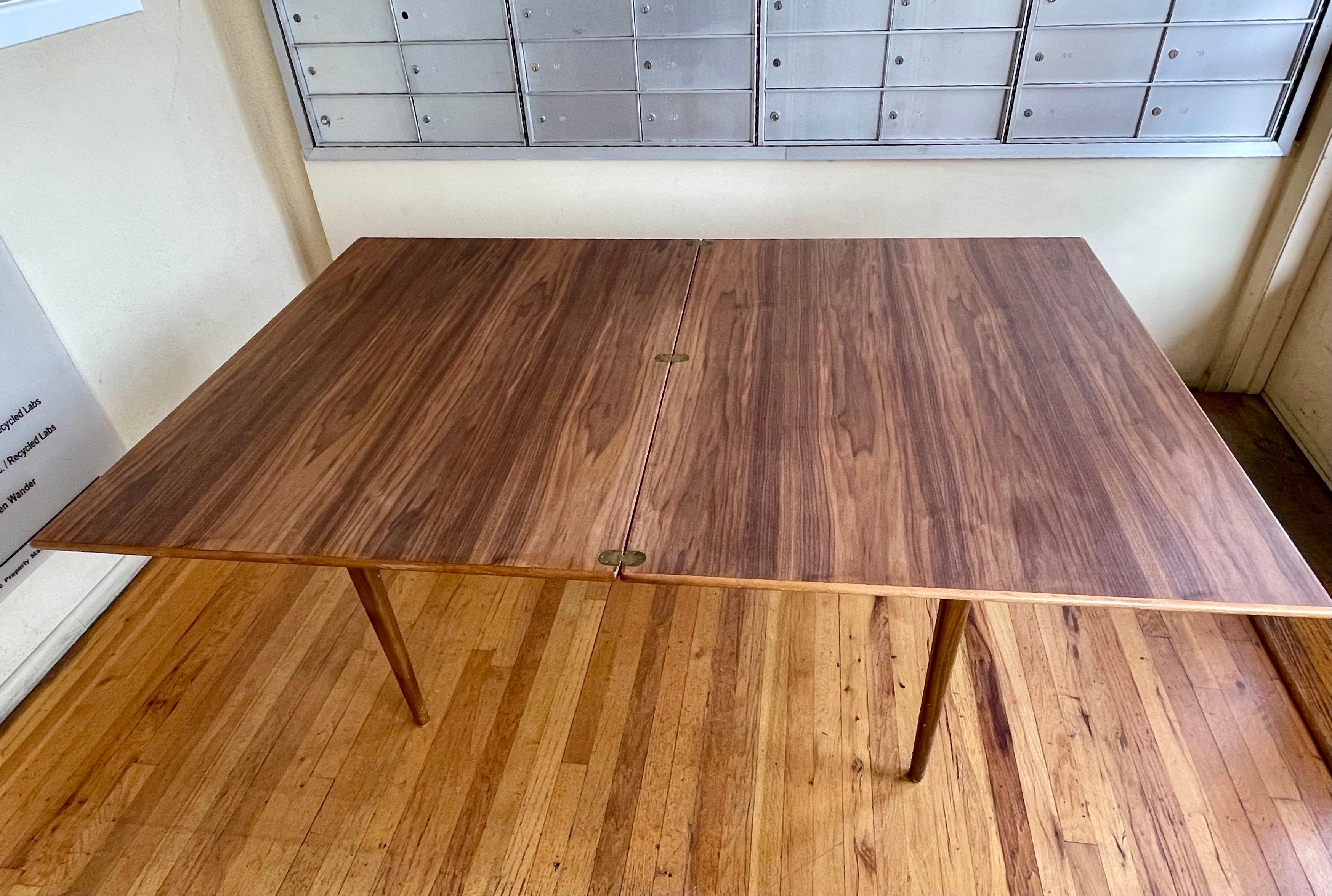 Karl-Erik Ekselius Model-1401 Expanding Dining Table for DUX Danish Modern In Good Condition In San Diego, CA
