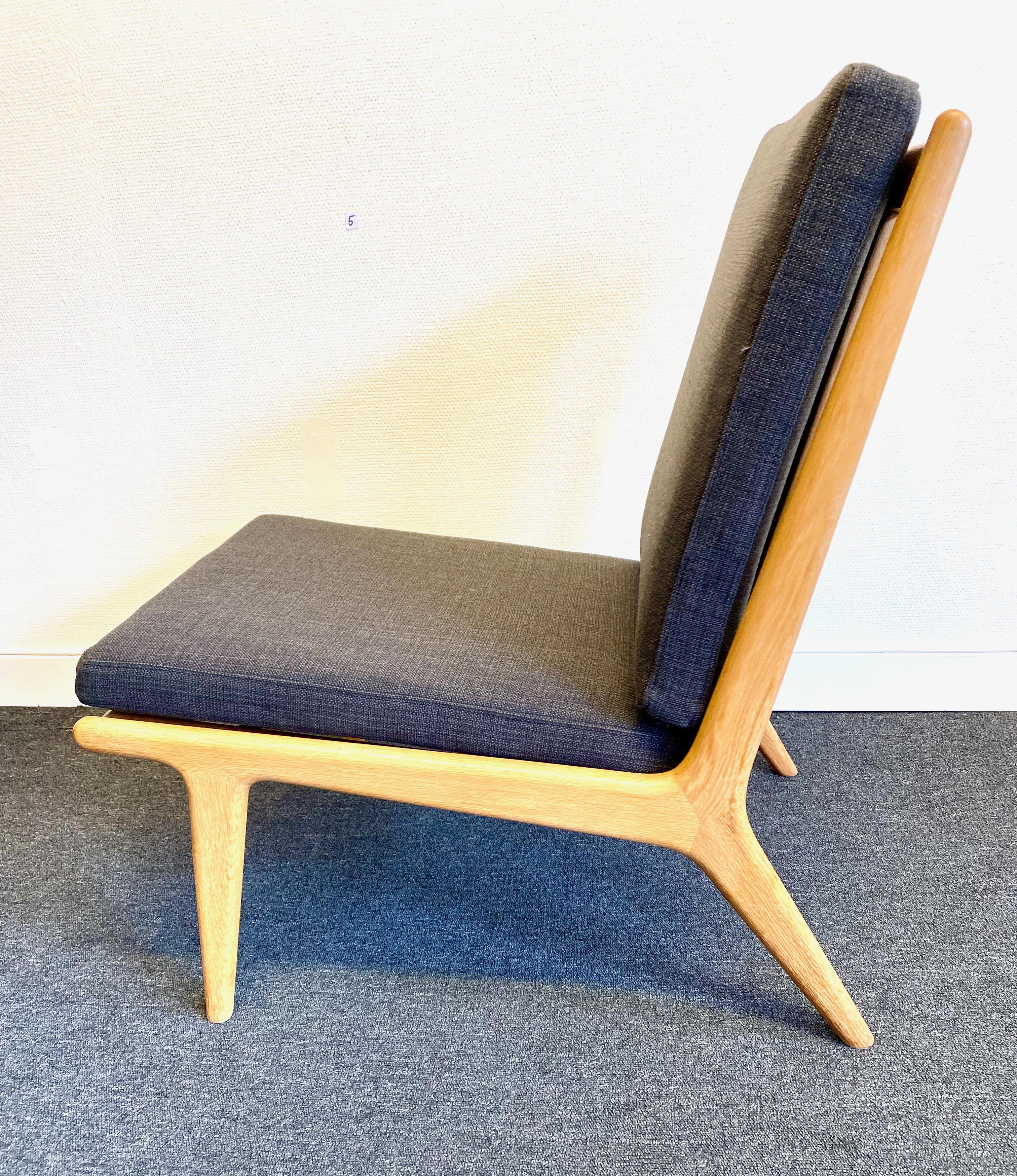 Karl-Erik Ekselius - Oak lounge chair by JOC Sweden In Good Condition For Sale In Klintehamn, SE