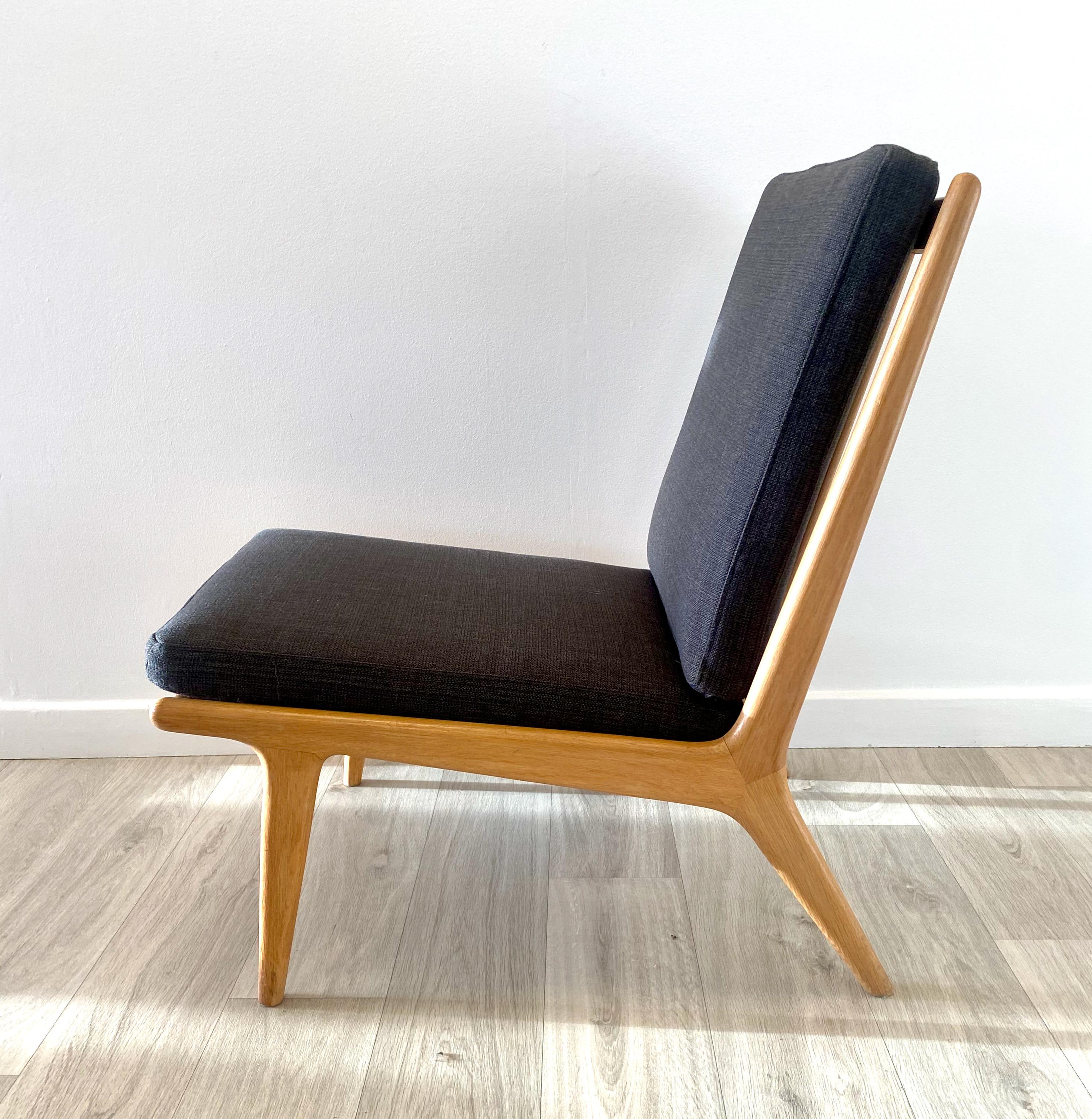 Oak lounge chair, and Ekselius´ version of the popular TV-chair from the 60´s. New cushions with a smooth brown quality upholstery. At the moment we have 3 identical chairs.

Karl Erik Ekselius was a Swedish furniture designer born in 1914 in