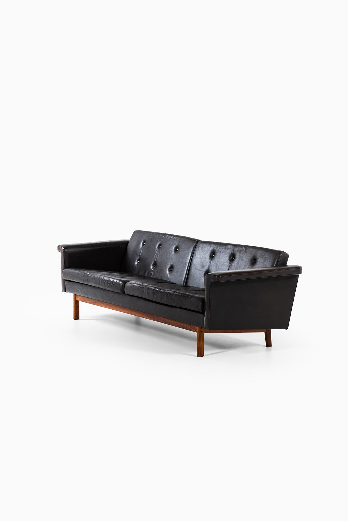 Karl-Erik Ekselius sofa in black leather by JOC in Sweden In Good Condition In Limhamn, Skåne län