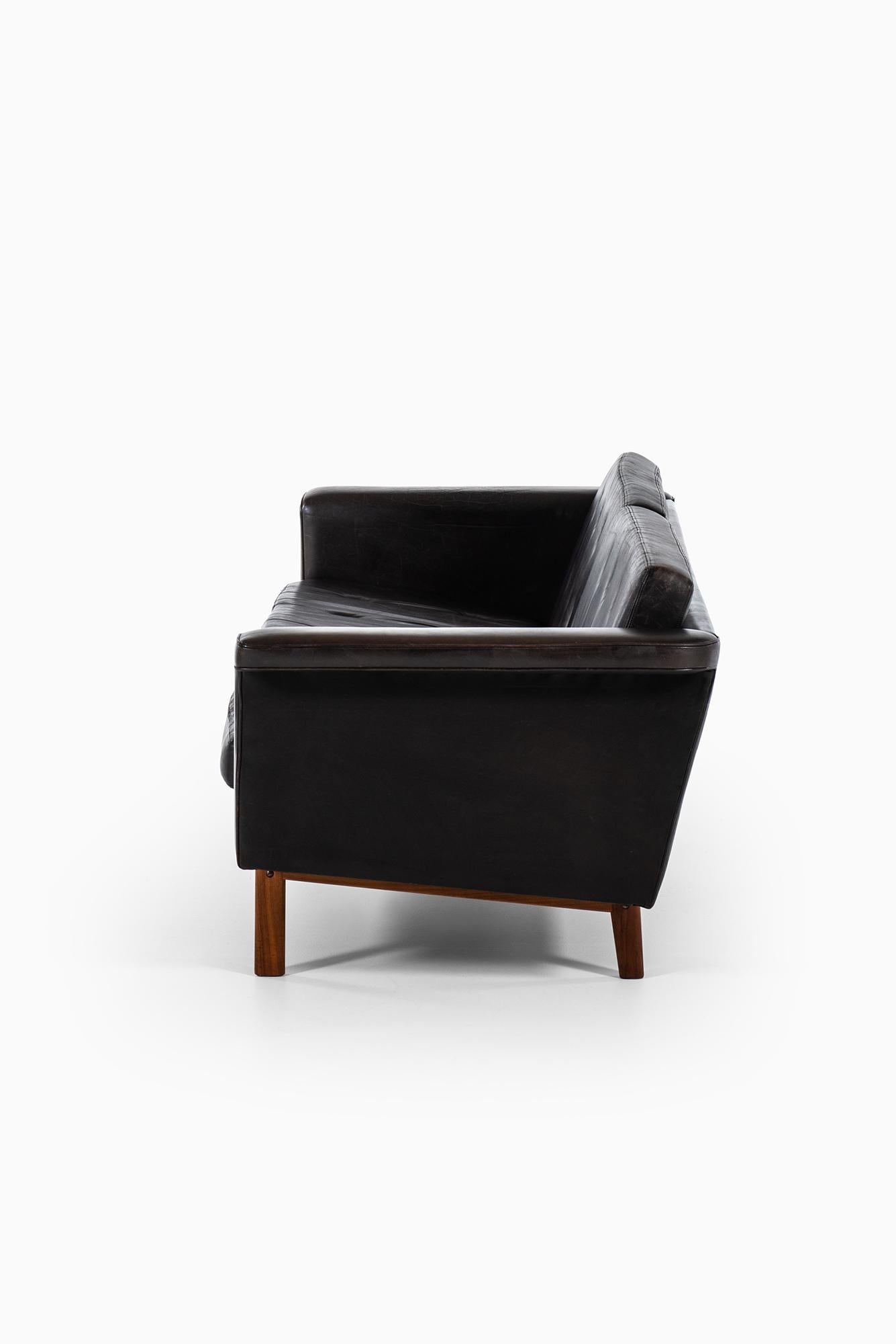 Karl-Erik Ekselius sofa in black leather by JOC in Sweden 2
