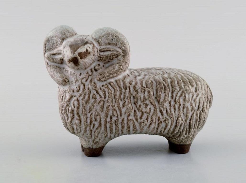 Karl Erik Iwar (1920-2006) for Nittsjö. Two figurines in glazed stoneware. Ram and sheep. 1960s.
Largest measures: 12.5 x 9.5 cm.
In excellent condition.