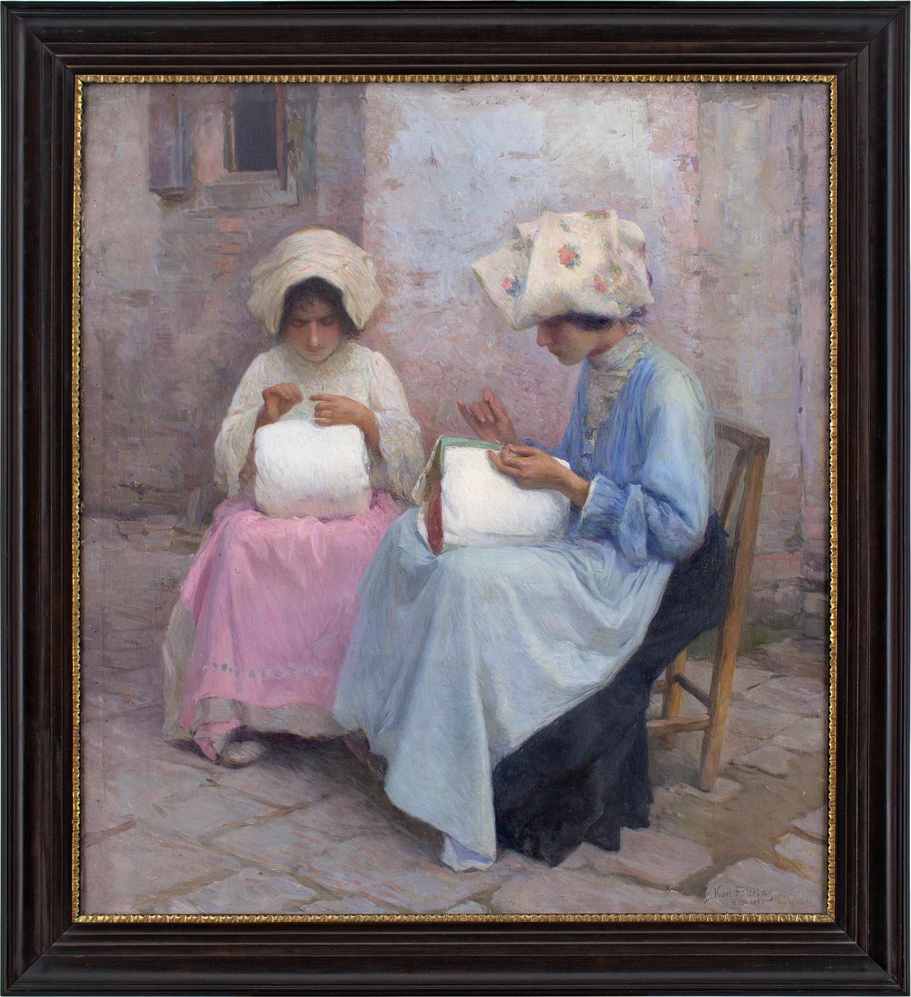 Dieses Ölgemälde des österreichischen Künstlers Karl Feiertag (1874-1944) aus dem frühen 20. Jahrhundert zeigt zwei junge Frauen, die in Burano, Venedig, Spitzen anfertigen.

In einer ruhigen Ecke des belebten Burano widmen sich zwei Klöpplerinnen