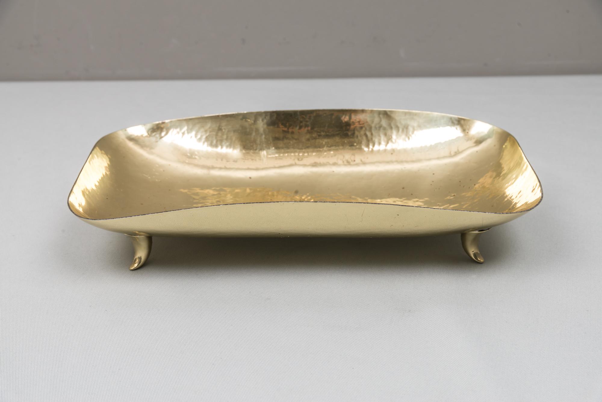 Karl Hagenauer bowl, circa 1950s
Signed on bottom (see last picture)
Iron (brass-plated)
Polished and stove enameled.