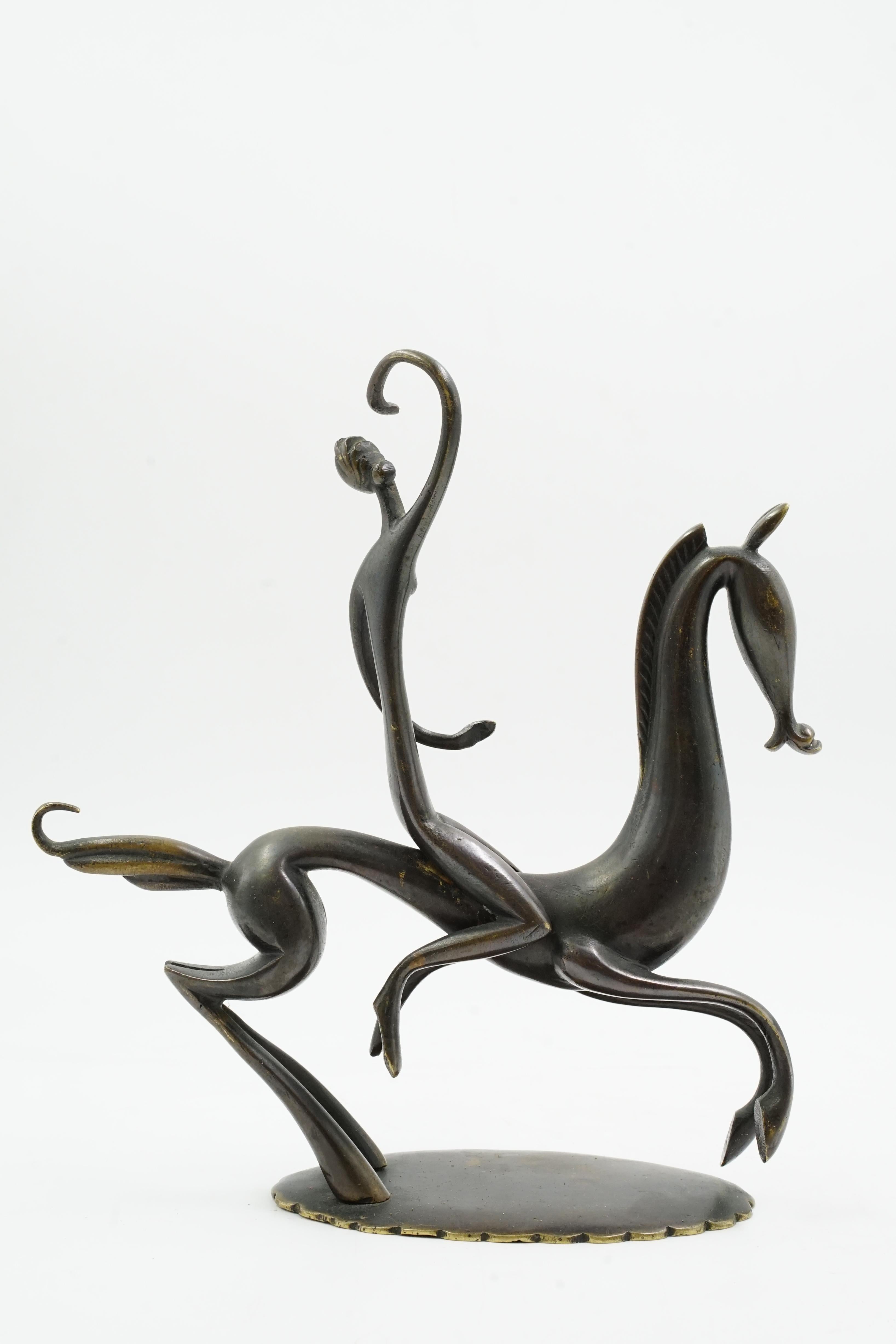 Karl Hagenauer sculpture en bronze femme à cheval
Sculpture de femme à cheval dans un mouvement de style art déco
Circa 1930 Origine Vienne Autriche
Cette sculpture est en excellent état.
avec sa patine d'origine et l'usure naturelle due à ses
