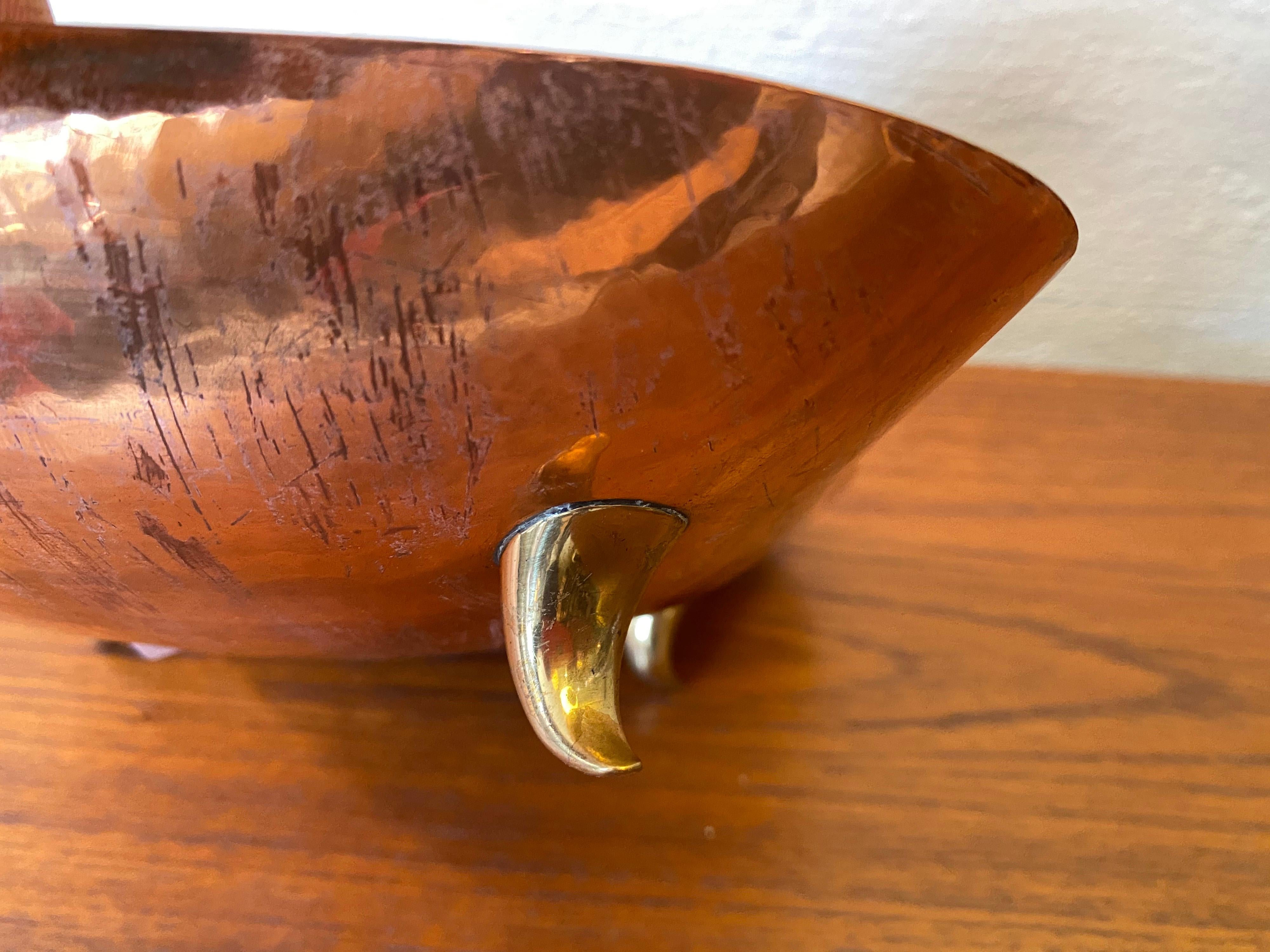 Mid-Century Modern Karl Hagenauer Hand-Hammered Footed Copper and Brass Bowl For Sale