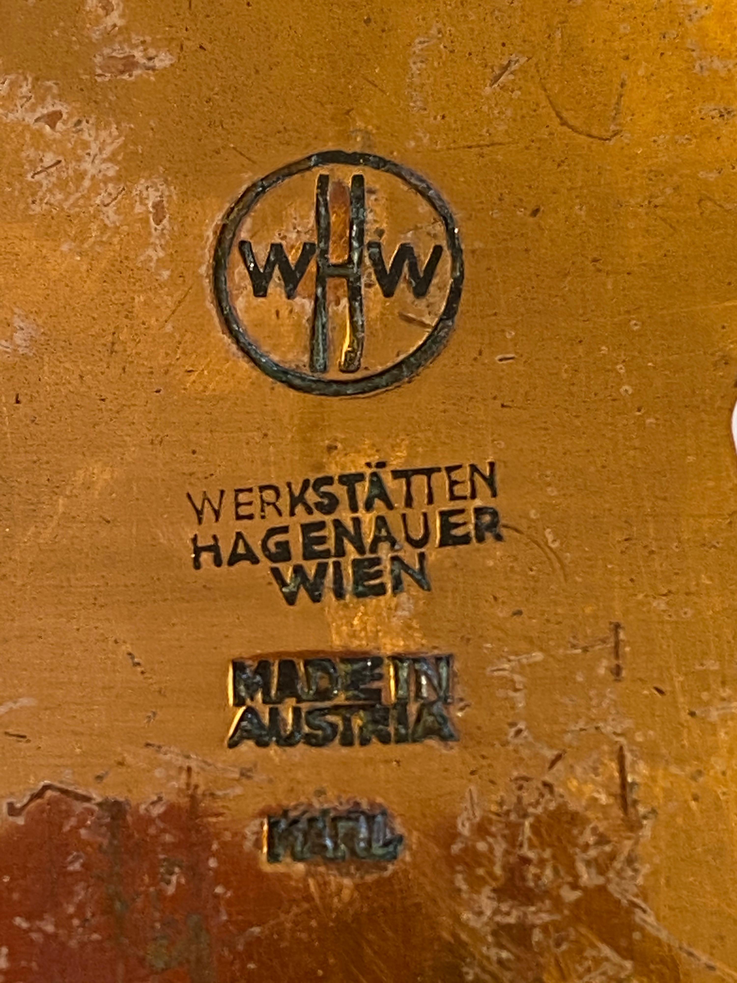 Milieu du XXe siècle Bol à pieds en cuivre et laiton martelé à la main Karl Hagenauer en vente