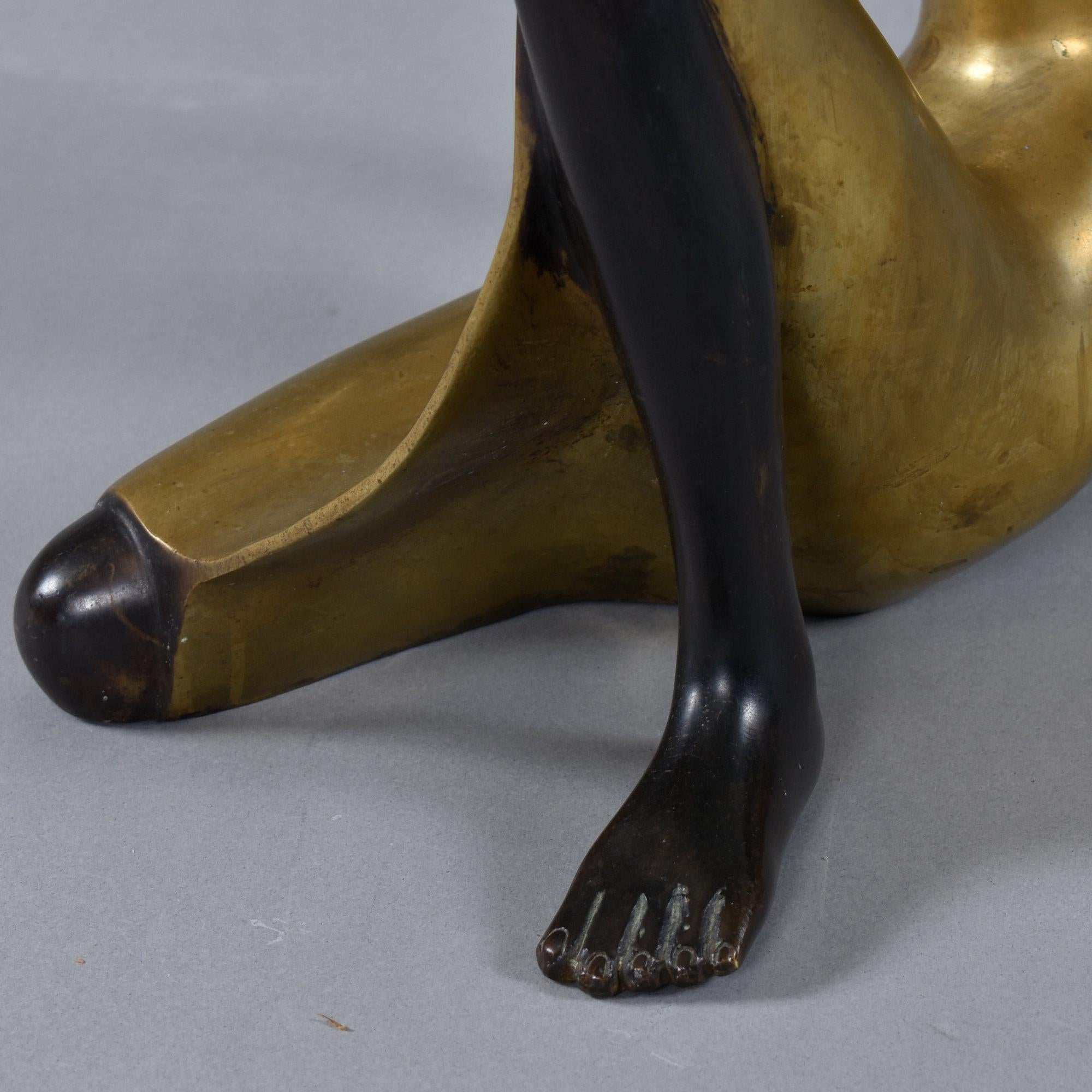 Bronze Sculpture en bronze de style Karl Hagenauer Femme africaine assise en vente