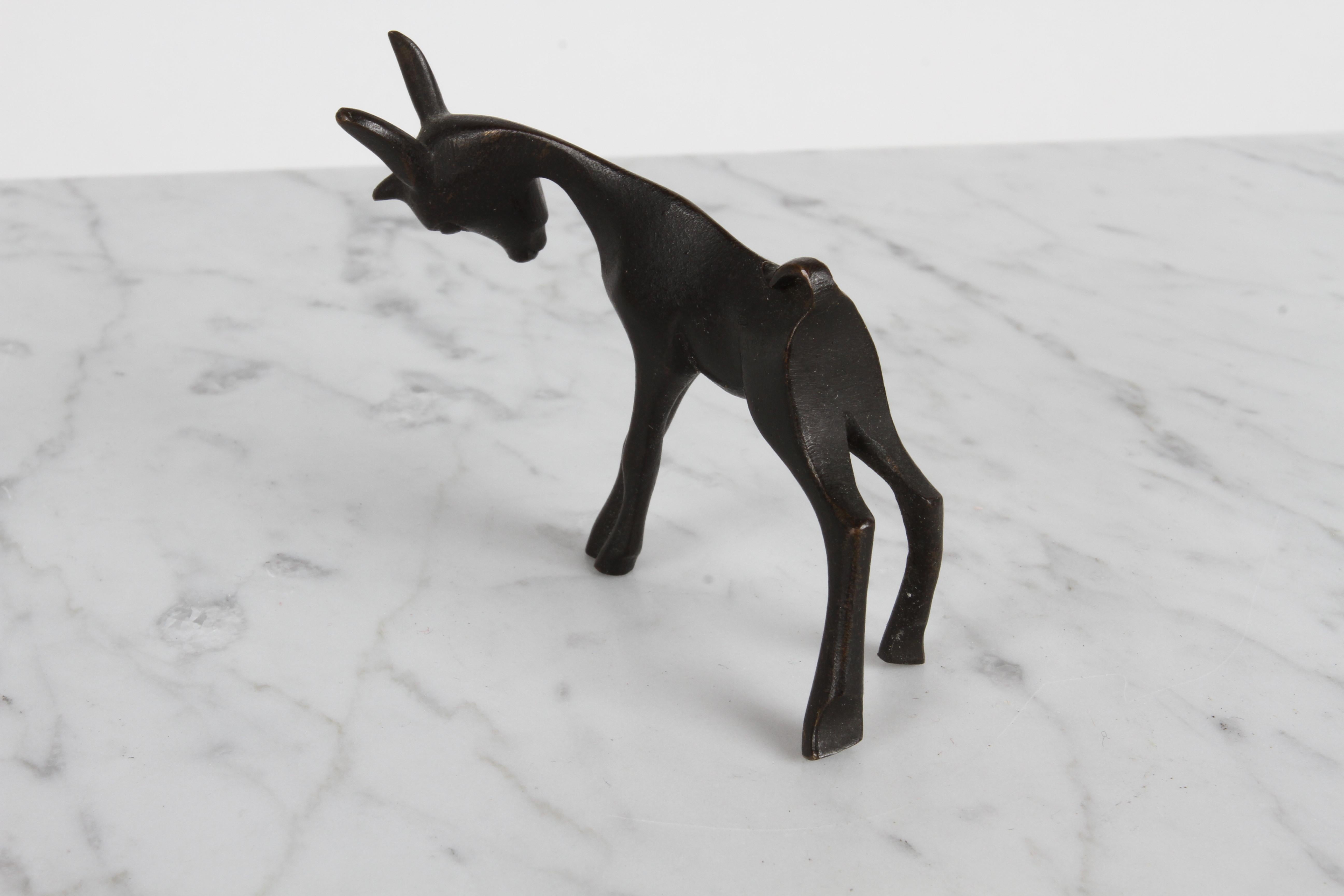 Karl Hagenauer (wHw) 1940 Wiener Werkstätte Figura in bronzo in miniatura di una capra in vendita 3