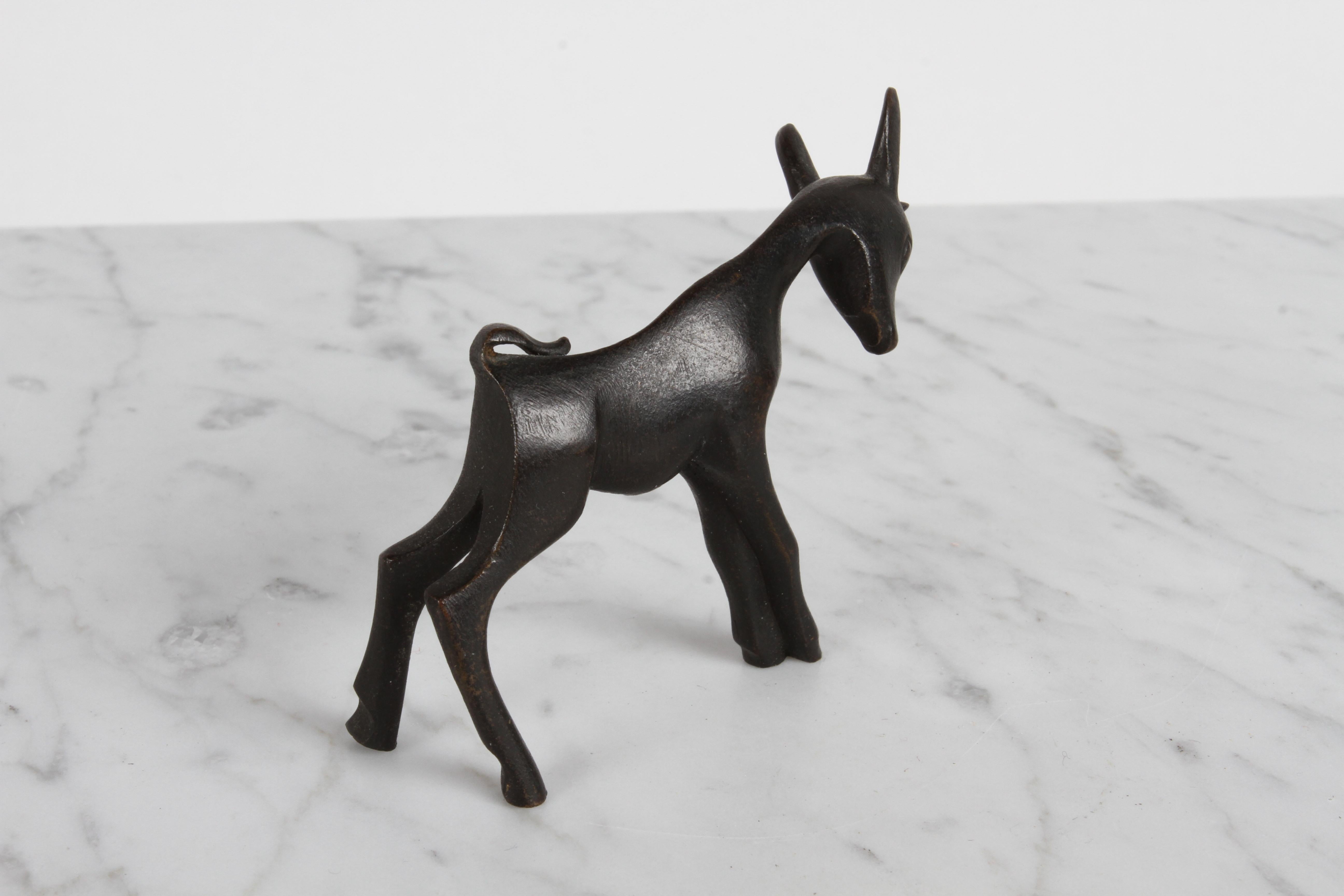 Karl Hagenauer (wHw) 1940 Wiener Werkstätte Figura in bronzo in miniatura di una capra in vendita 2