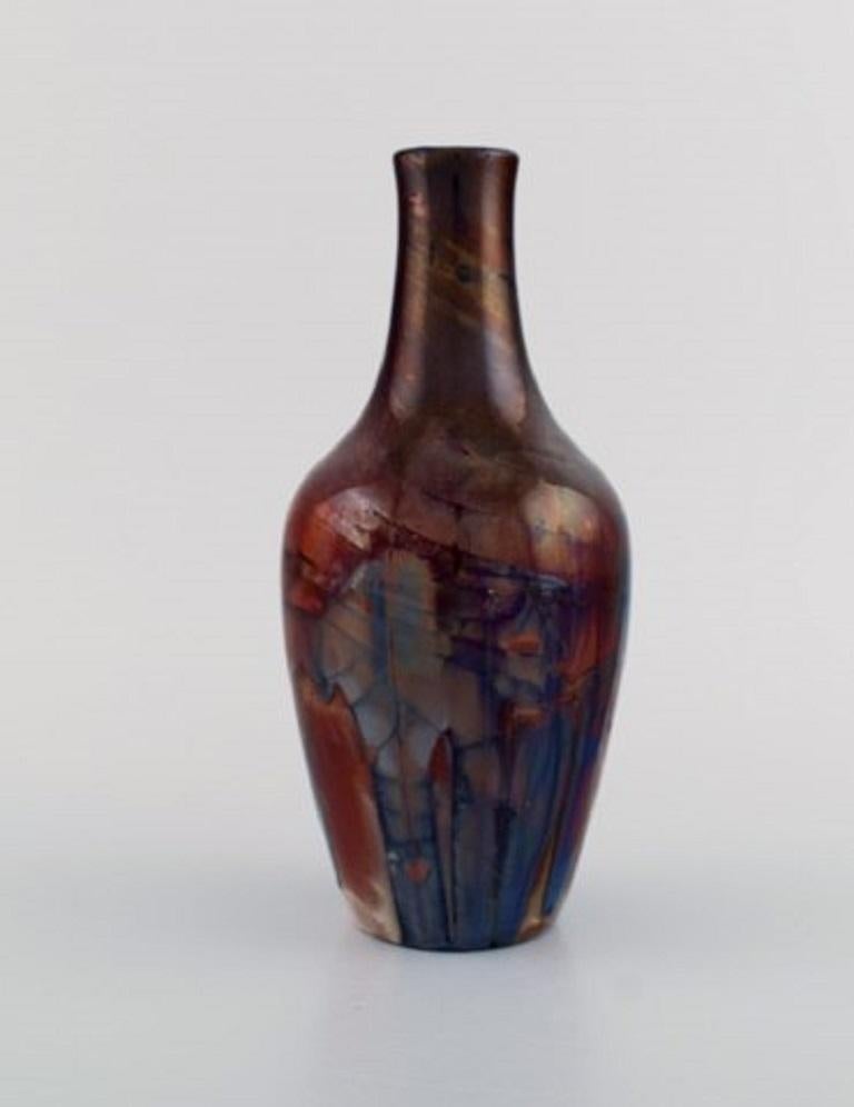 Karl Hansen Reistrup for Kähler. Antique vase in glazed ceramics. Beautiful luster glaze, 1890s.
Measures: 21 x 9.5 cm.
In excellent condition.
Signed: HAK.
 