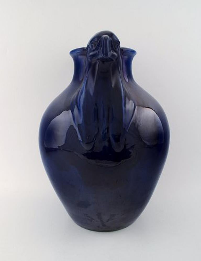 Karl Hansen Reistrup for Kähler, large vase with eagle's beak, beautiful deep blue glaze.
In very good condition.
Measures: 33 x 32 cm.
Stamped.