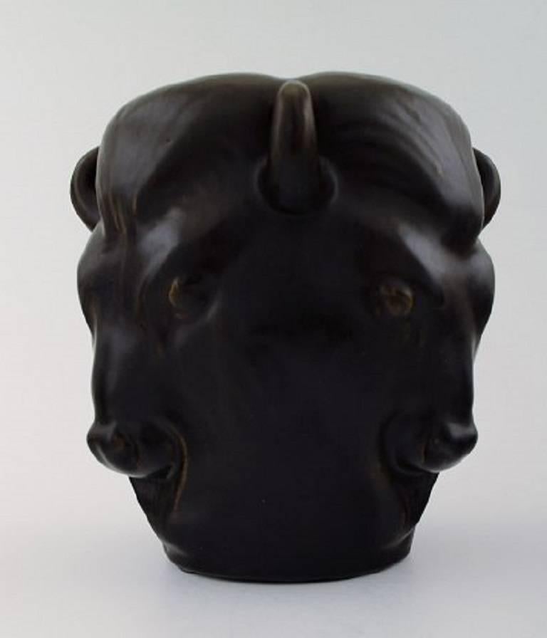 Karl Hansen Reistrup for Kähler. Bulls heads, pottery vase. Bull vase, approximate 1900.
Black glaze.
In perfect condition.
Measures: 19 x 19 cm.
Stamped.
