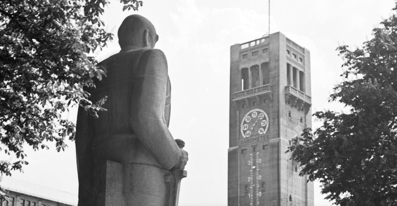 Bismarck monument view to Deutsches Museum, Munich Germany 1937, Printed Later - Photograph by Karl Heinrich Lämmel