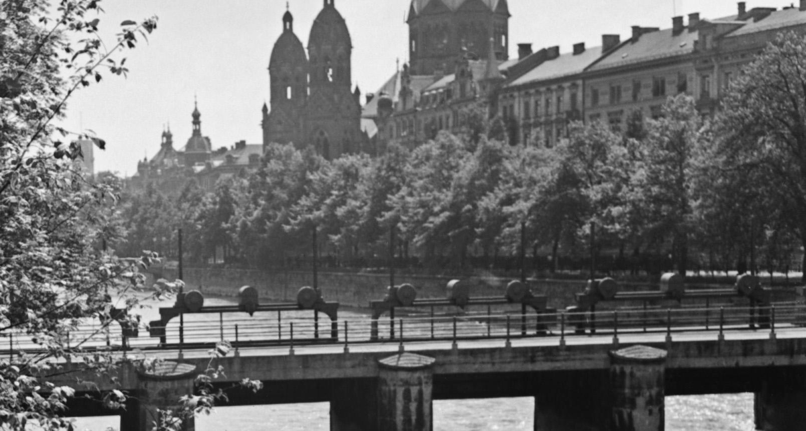 Bridge at Isar view to Lutheran St. Lukas church, Germany 1937, Printed Later - Photograph by Karl Heinrich Lämmel