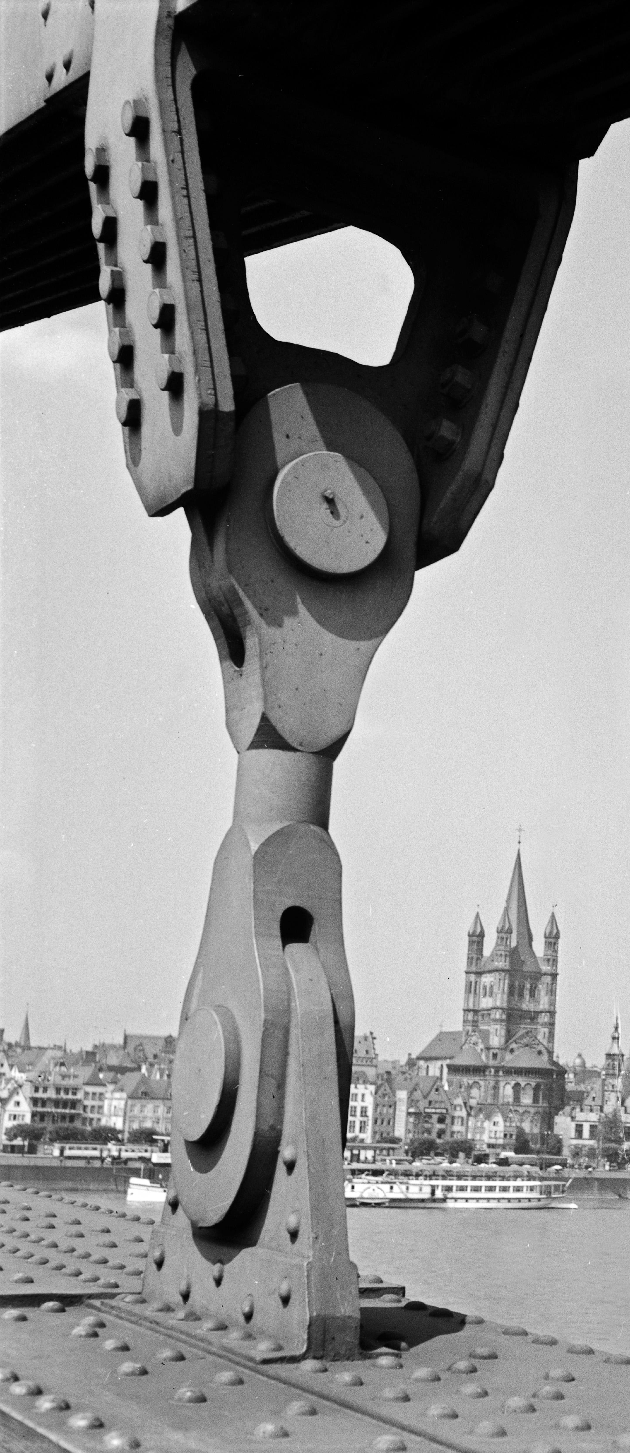 Cologne, Germany 1935, Printed Later - Modern Photograph by Karl Heinrich Lämmel