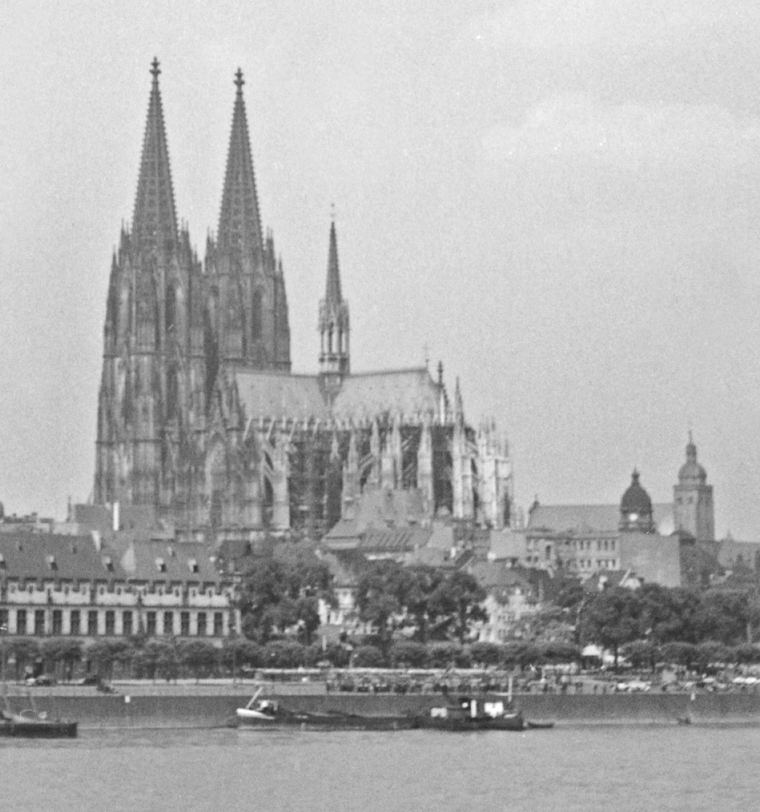 Cologne, Allemagne 1935, Imprimé ultérieurement - Moderne Photograph par Karl Heinrich Lämmel