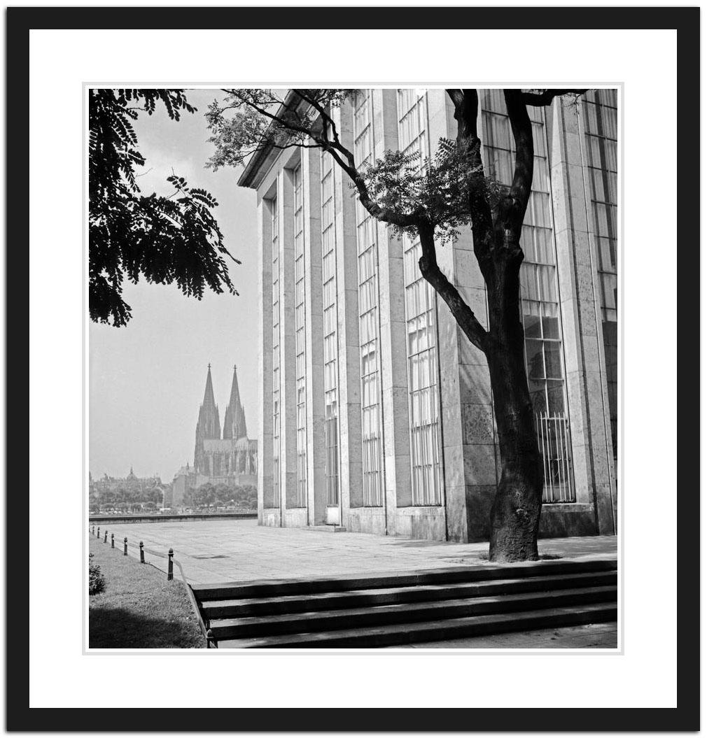 Cologne, Allemagne 1935, Imprimé ultérieurement - Gris Black and White Photograph par Karl Heinrich Lämmel