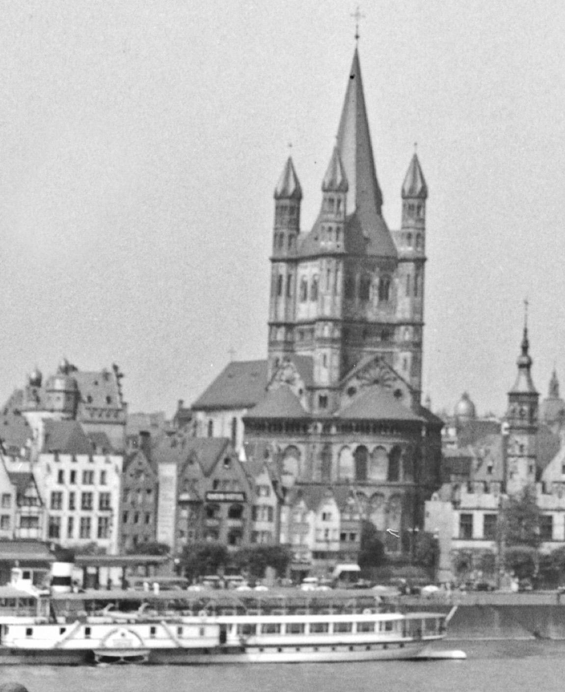 Cologne, Allemagne 1935, Imprimé ultérieurement - Gris Black and White Photograph par Karl Heinrich Lämmel