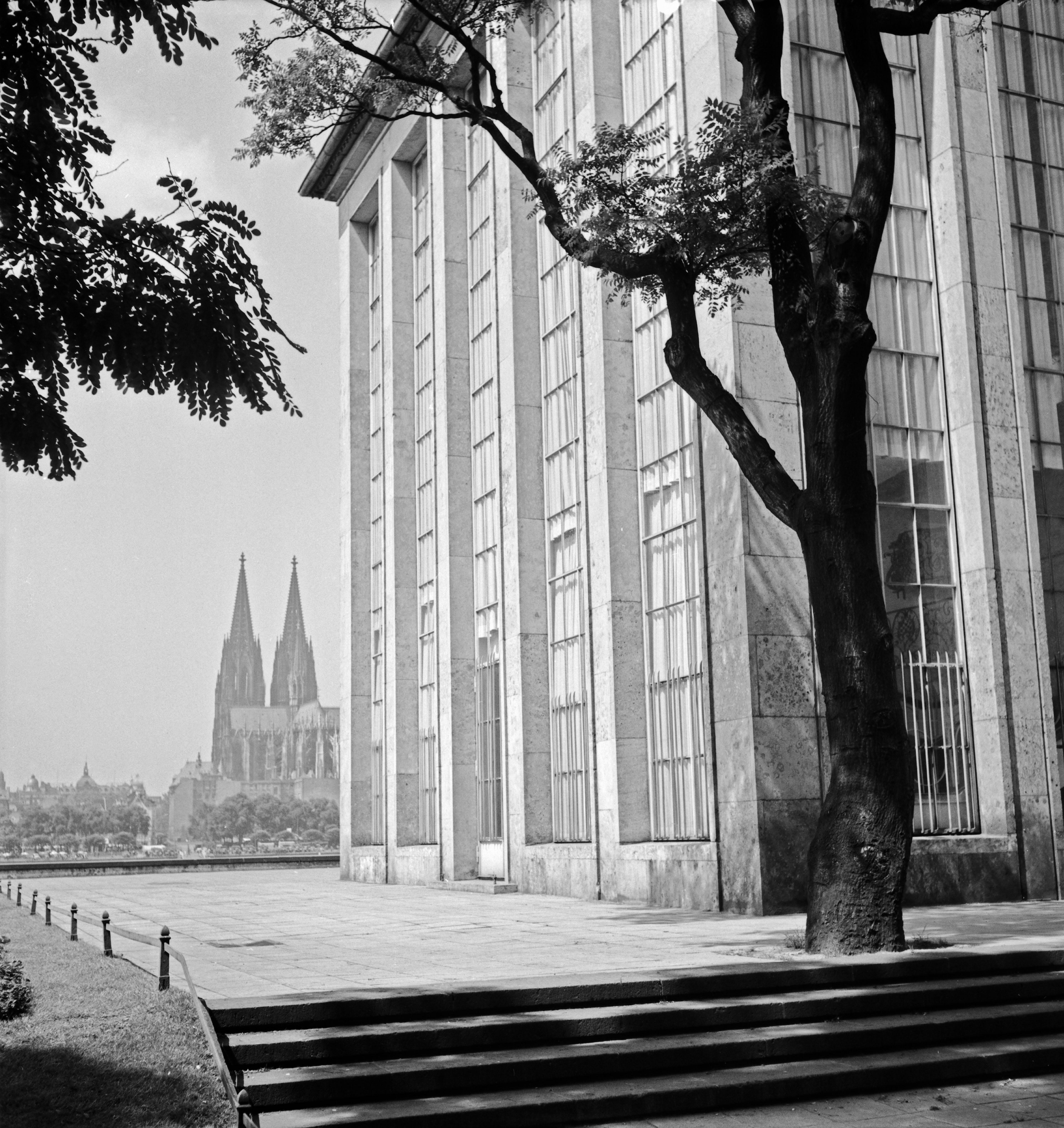 Karl Heinrich Lämmel Black and White Photograph - Cologne, Germany 1935, Printed Later