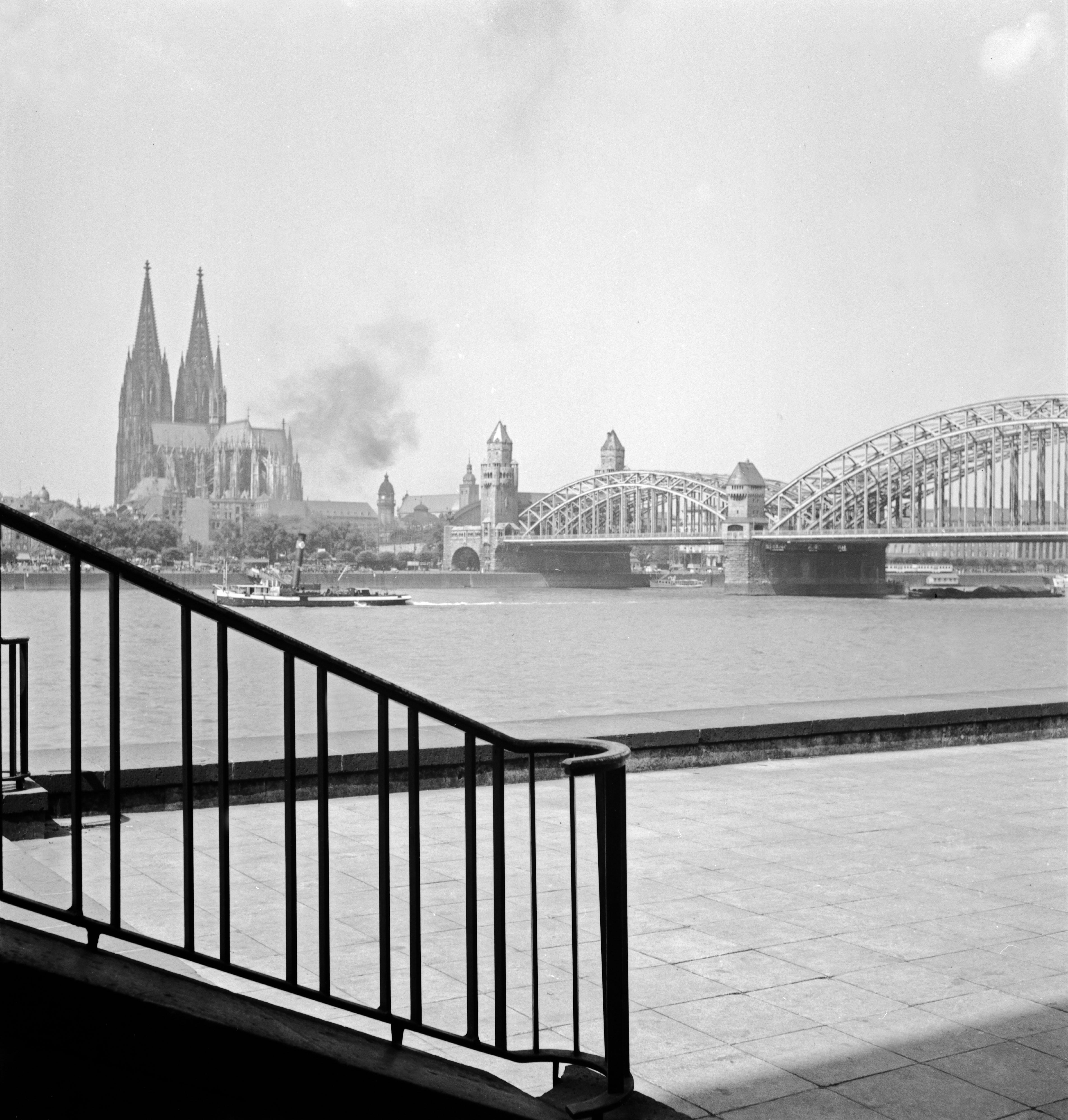 Karl Heinrich Lämmel Black and White Photograph – Köln, Deutschland 1935, Später gedruckt