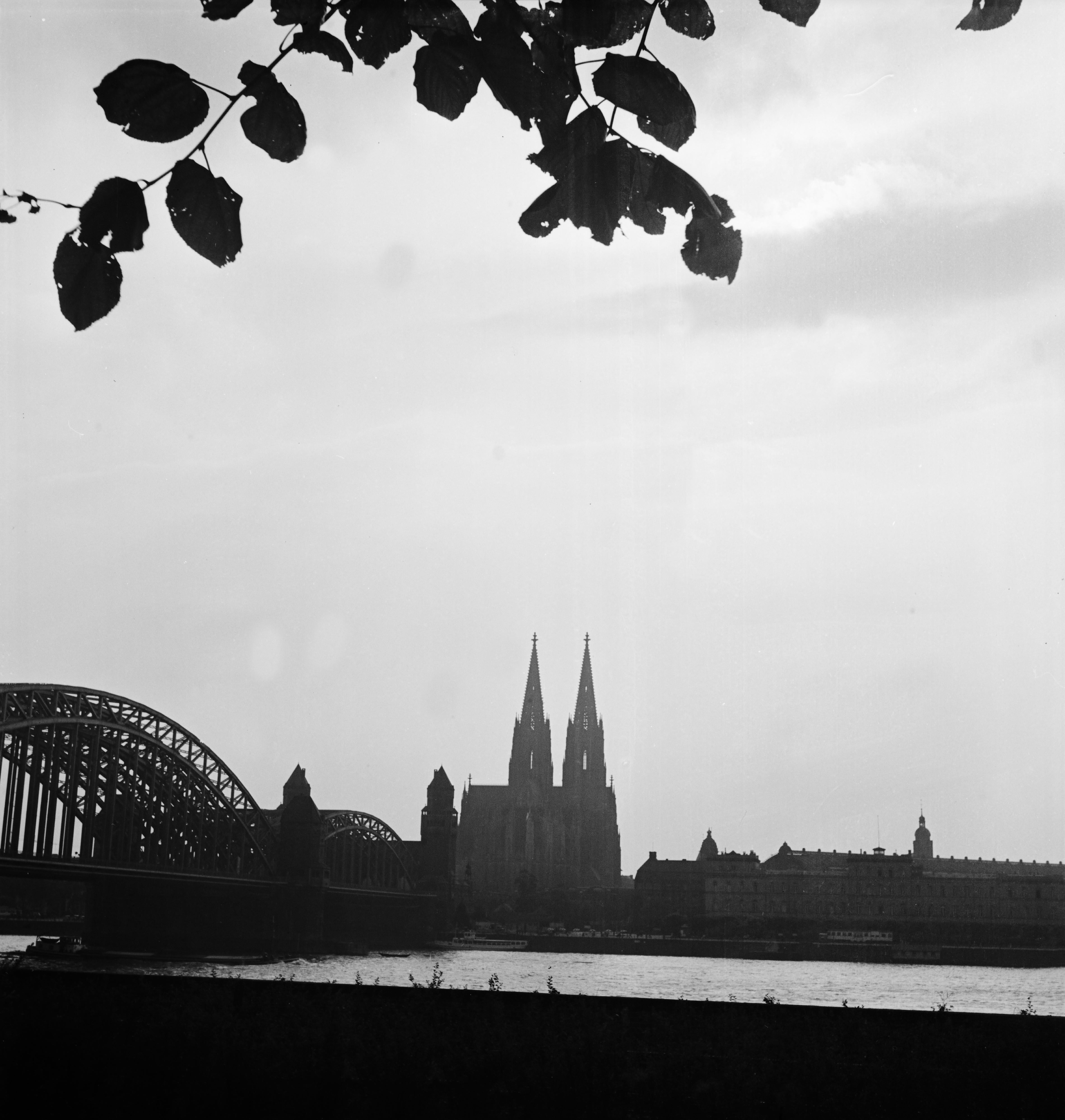 Karl Heinrich Lämmel Black and White Photograph – Köln, Deutschland 1935, Später gedruckt