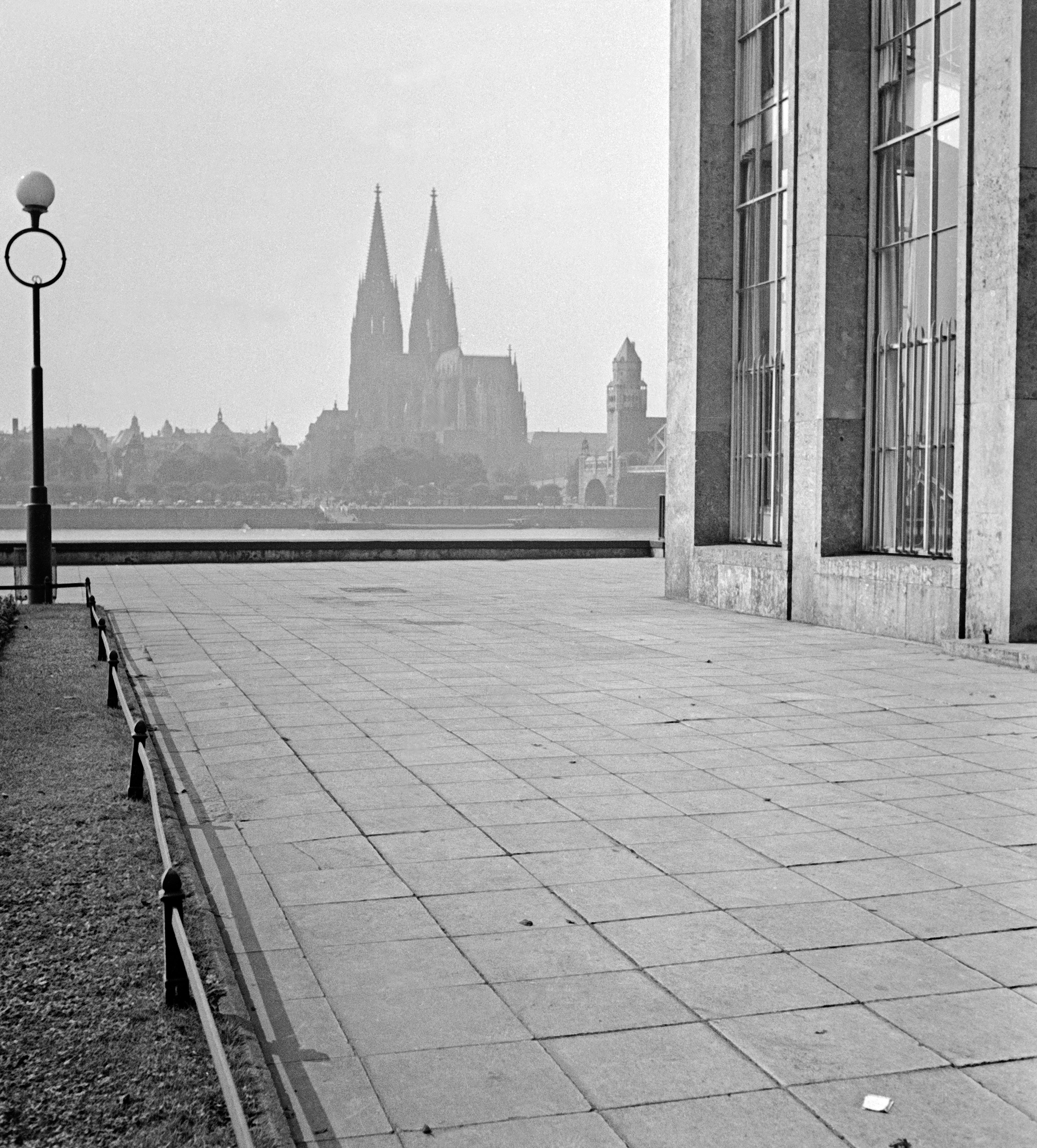 Karl Heinrich Lämmel Black and White Photograph – Köln, Deutschland 1935, Später gedruckt