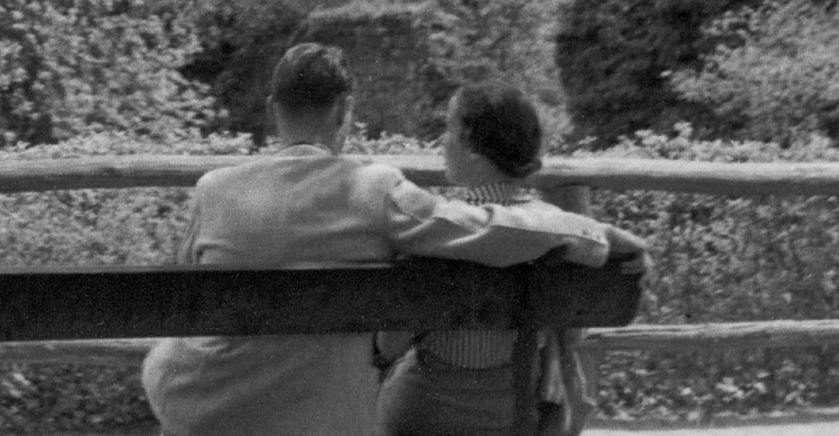 Couple on a bench front of Heidelberg castle, Germany 1936, Printed Later  - Modern Photograph by Karl Heinrich Lämmel