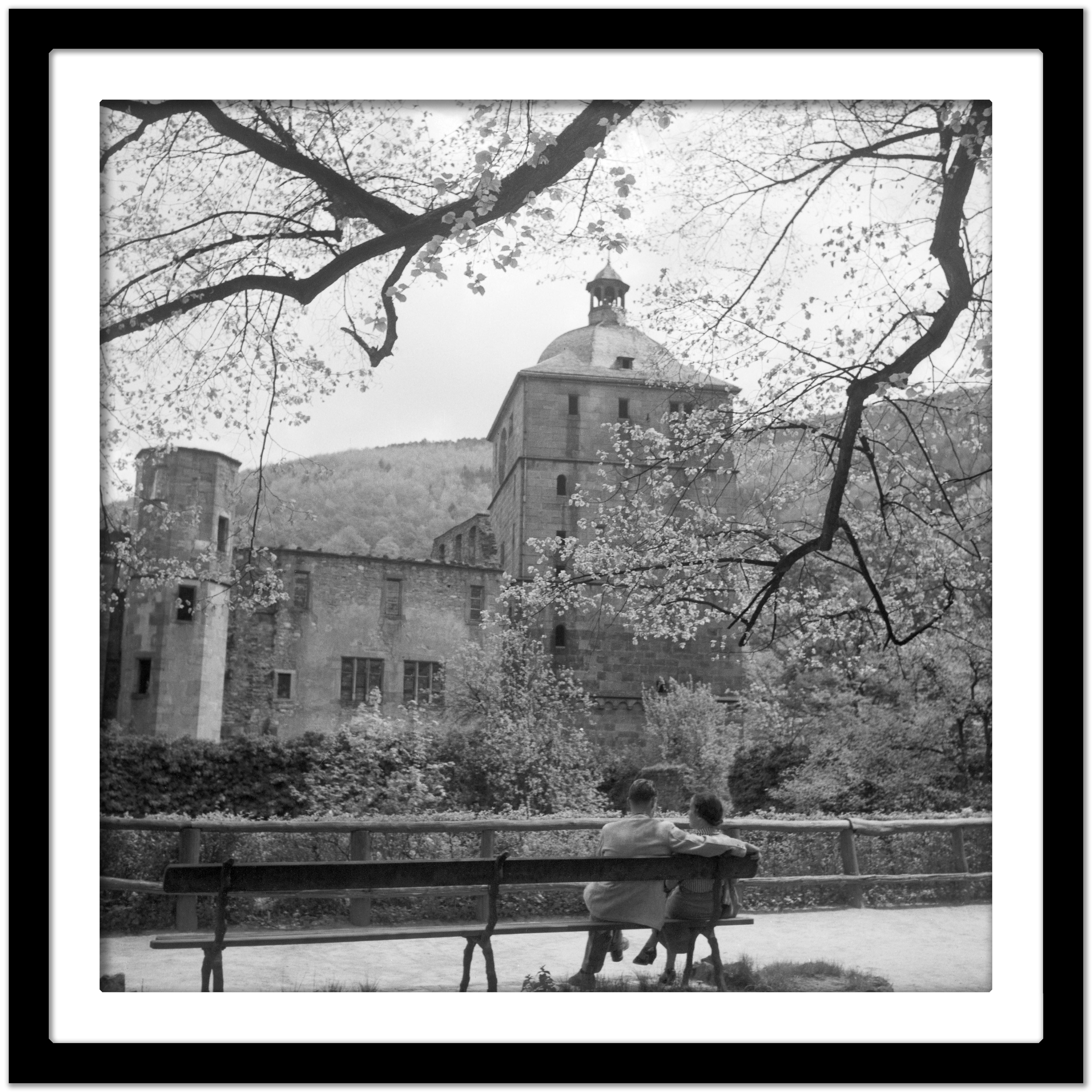 Couple on a bench front of Heidelberg castle, Germany 1936, Printed Later  - Gray Black and White Photograph by Karl Heinrich Lämmel