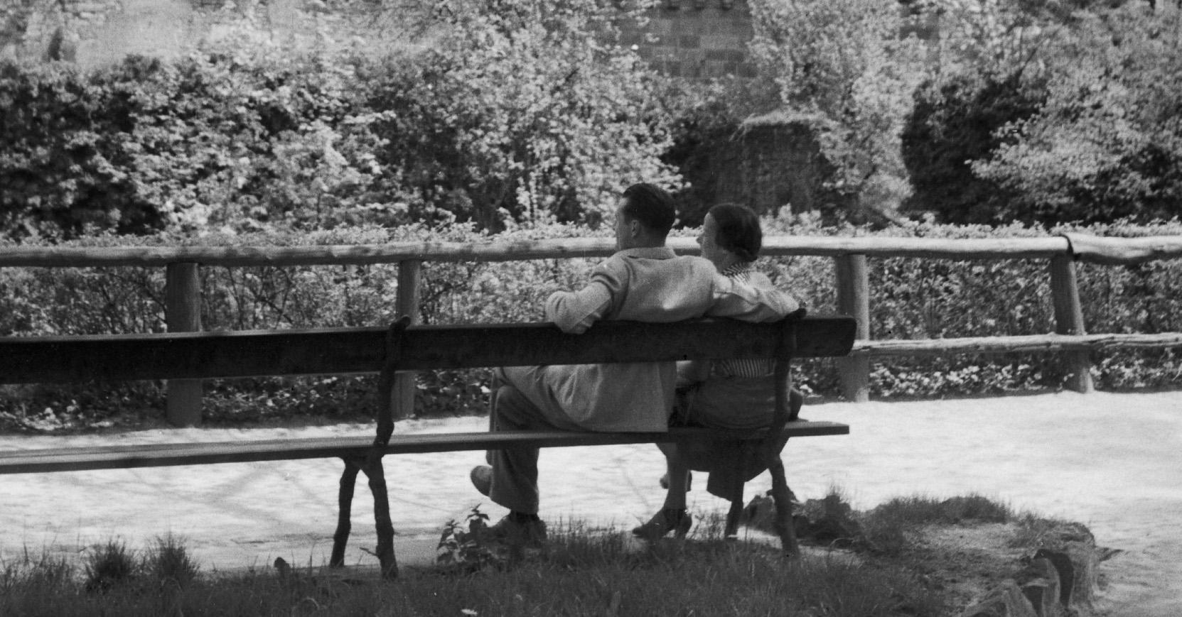 Couple on bench at Heidelberg castle, Germany 1936, Printed Later  - Photograph by Karl Heinrich Lämmel