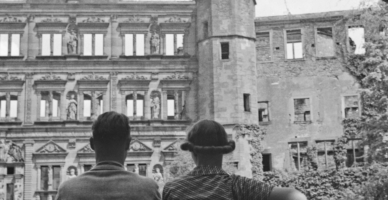 Couple on bench view to Heidelberg castle, Germany 1936, Printed Later  - Photograph by Karl Heinrich Lämmel