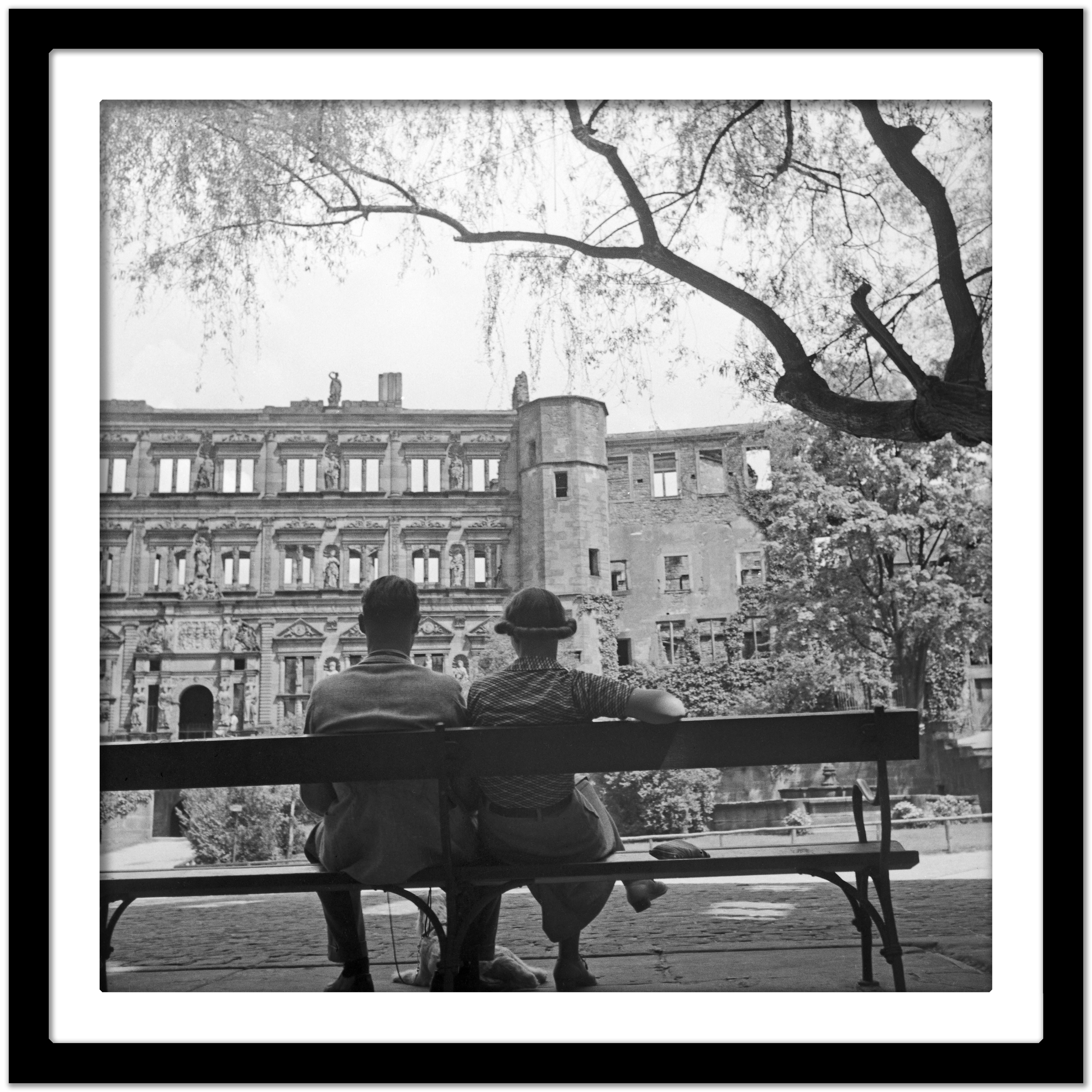 Couple on bench view to Heidelberg castle, Germany 1936, Printed Later  - Gray Black and White Photograph by Karl Heinrich Lämmel