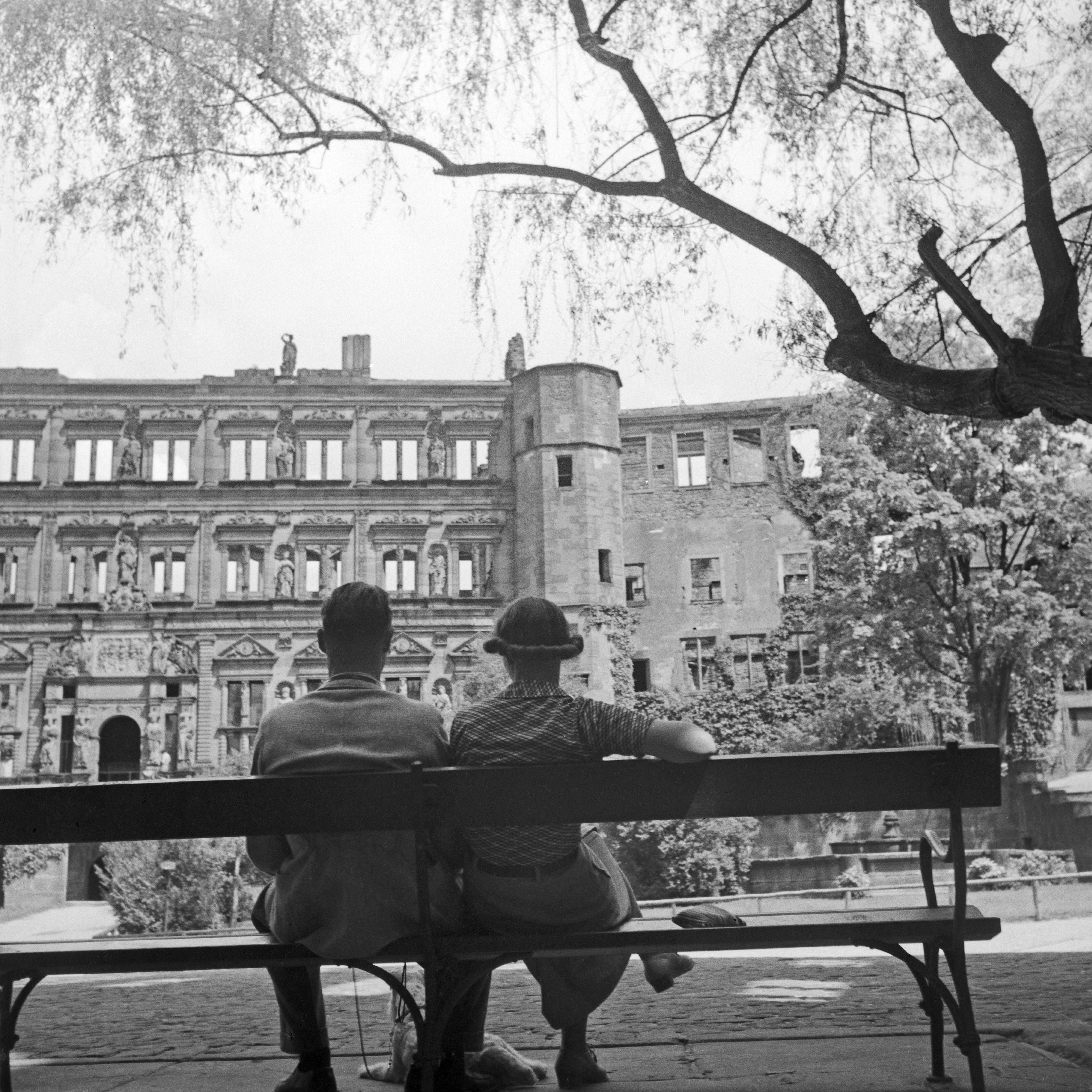 Karl Heinrich Lämmel Black and White Photograph - Couple on bench view to Heidelberg castle, Germany 1936, Printed Later 