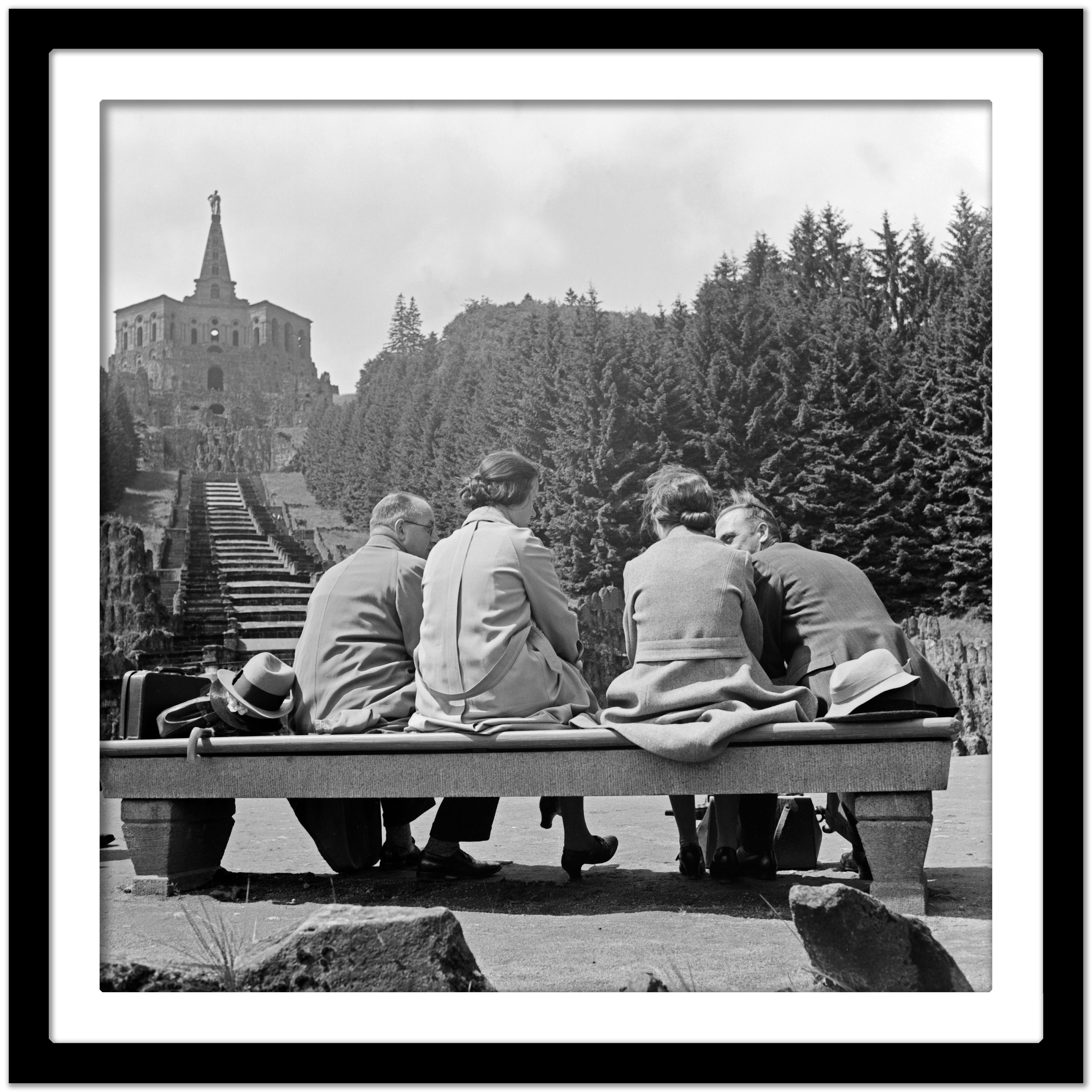 Couples on a bench in front of a statue in Kassel, Germany 1937 Printed Later - Gray Black and White Photograph by Karl Heinrich Lämmel