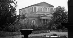 Teatro di Darmstadt con lanterna davanti, Germania 1938 Stampato più tardi