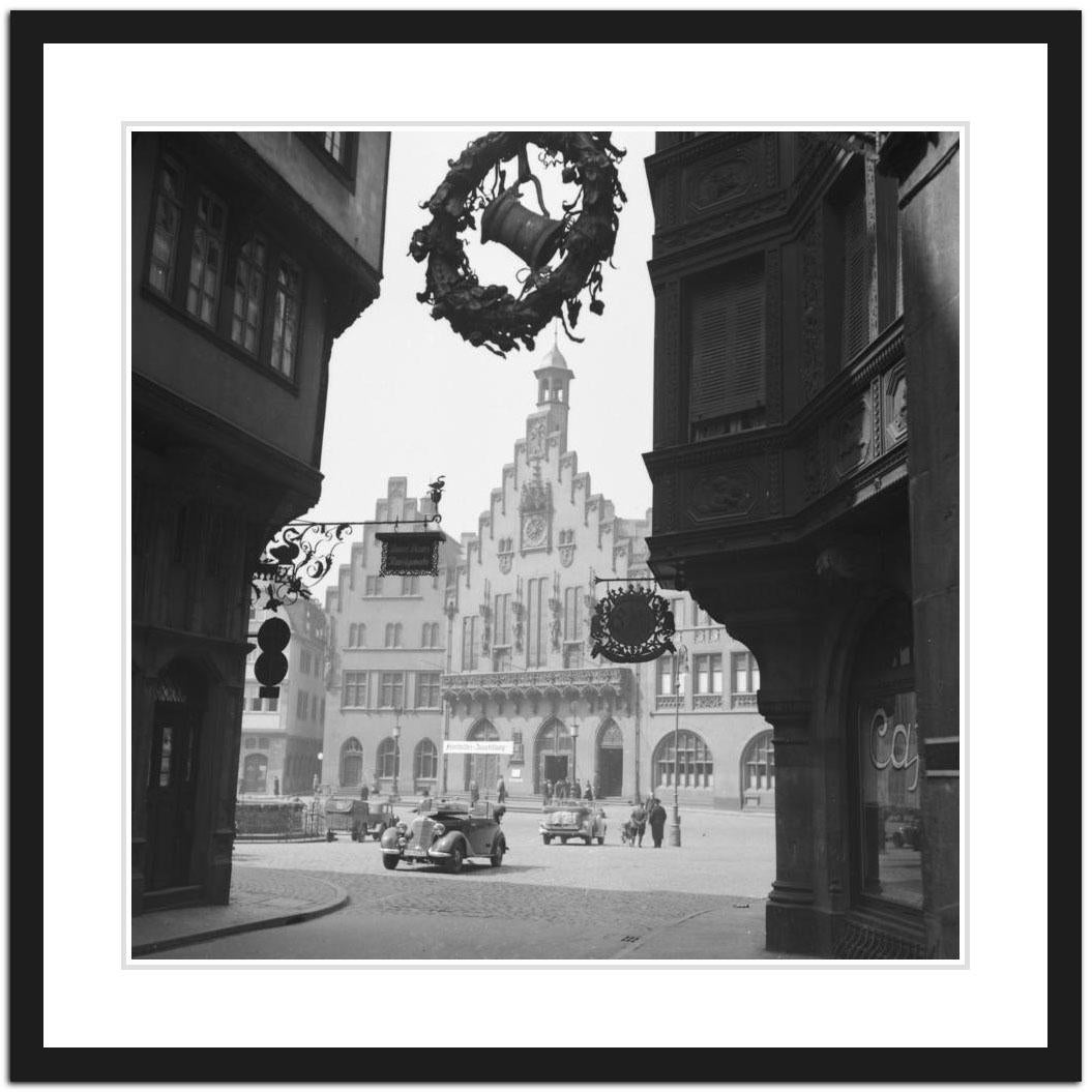 Einer der Fotografen des Mauritius-Verlags mit Sitz in Berlin war Karl Heinrich Lämmel. Er wurde am 30. Juli 1910 in Riesa, Sachsen, geboren und ist seit April 1945 verschollen. In den dreißiger Jahren fertigte Karl Heinrich Lämmel mehrere