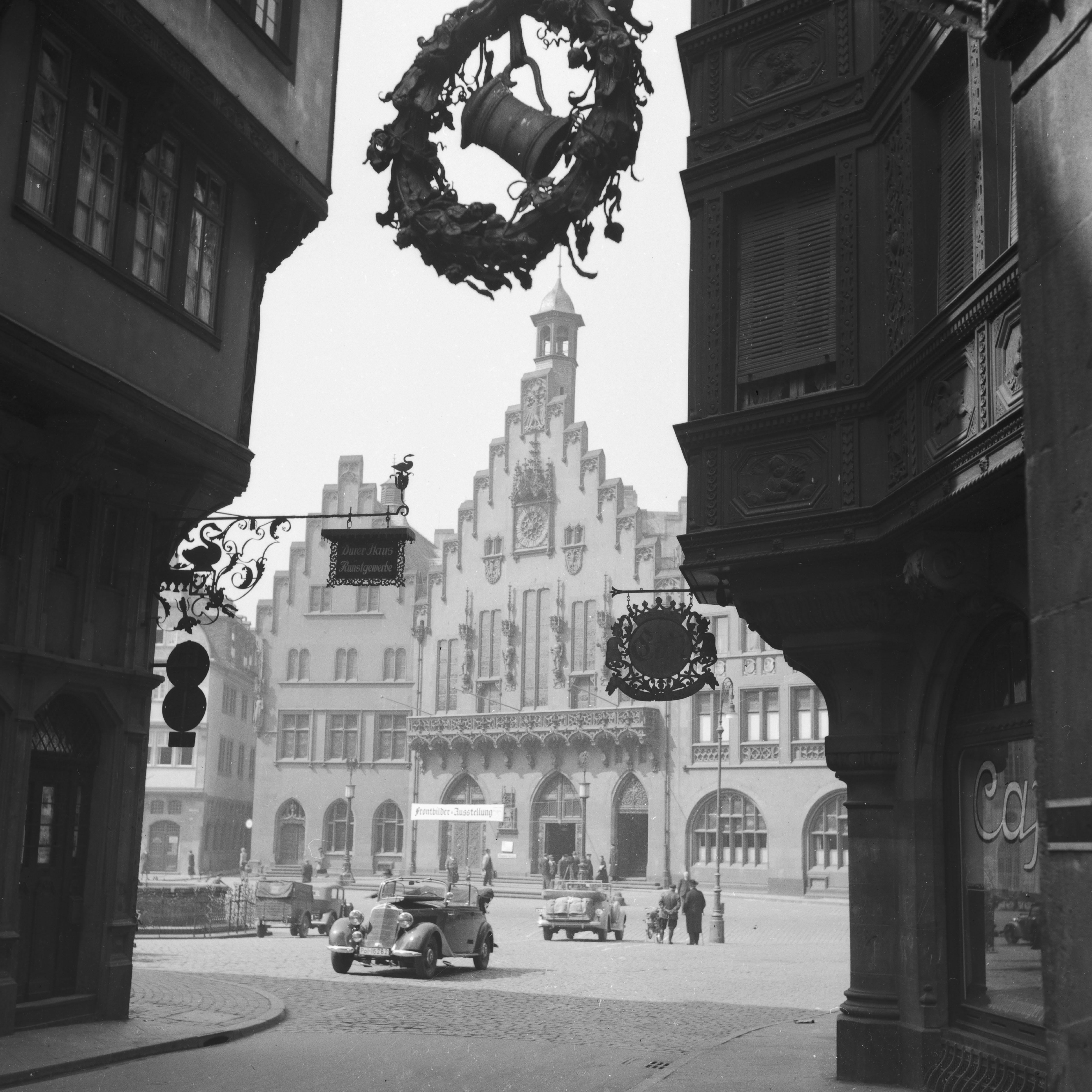 Karl Heinrich Lämmel Black and White Photograph - Frankfurt, Germany 1935, Printed Later