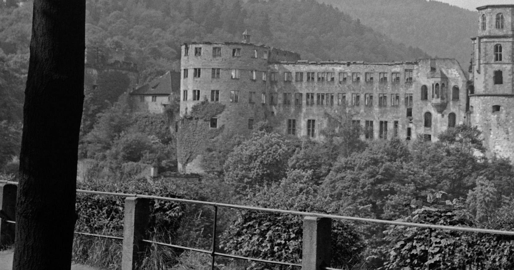 Grosse Scheffelterrasse-Terrassenterrace zum Schloss, Heidelberg, Deutschland 1938, bedruckt Später – Photograph von Karl Heinrich Lämmel