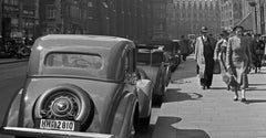 Moenckebergstrasse Hambourg avec des voitures et des personnes, Allemagne 1938, Imprimé plus tard