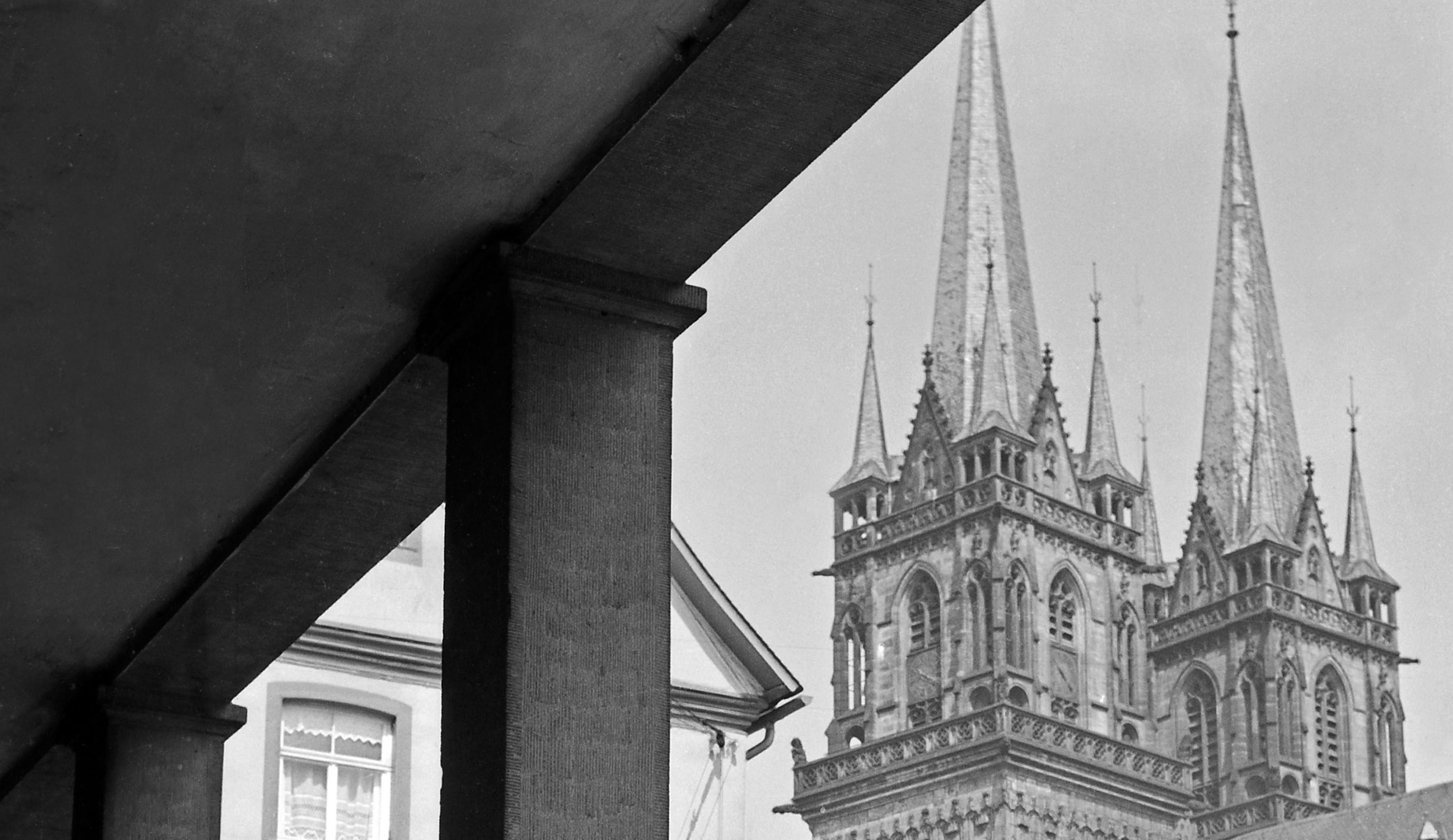 Protestantische St. Martin- Kirche in Kassel, Deutschland 1937 Später gedruckt  – Photograph von Karl Heinrich Lämmel