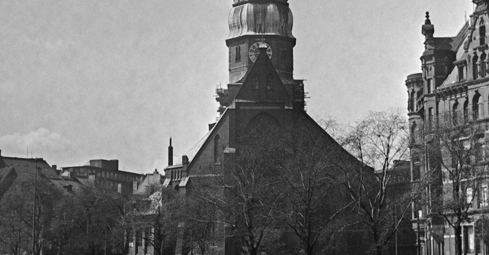 St. Catherine's church at Hamburg, Germany 1938, Printed Later - Photograph by Karl Heinrich Lämmel