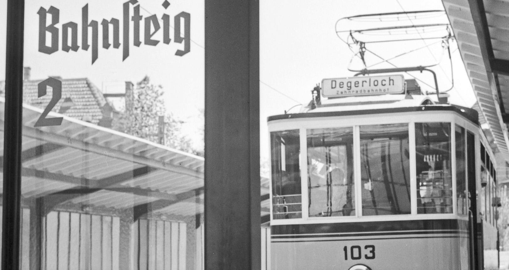 Train to Degerloch waiting at platform, Stuttgart Germany 1935, Printed Later - Photograph by Karl Heinrich Lämmel